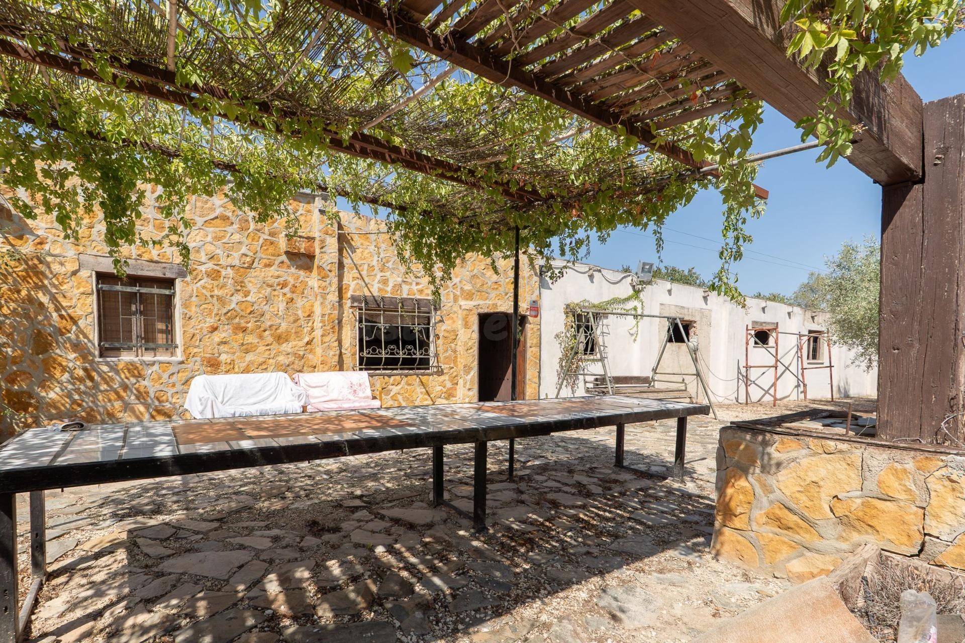 Finca rustica en Santa Bárbara con caseta de campo y amprivi