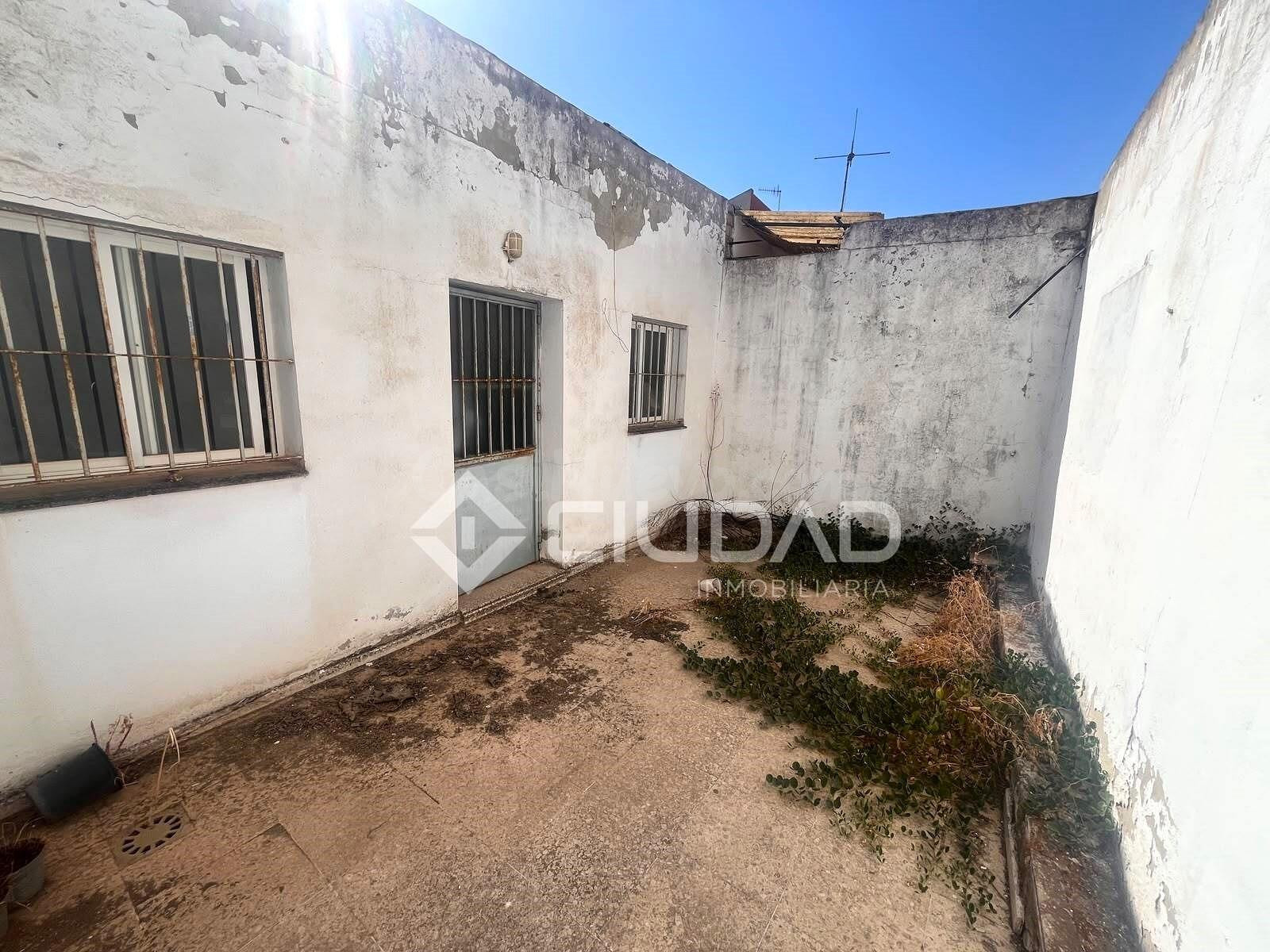 Local convertible en vivienda adosada junto al centro - foto 2