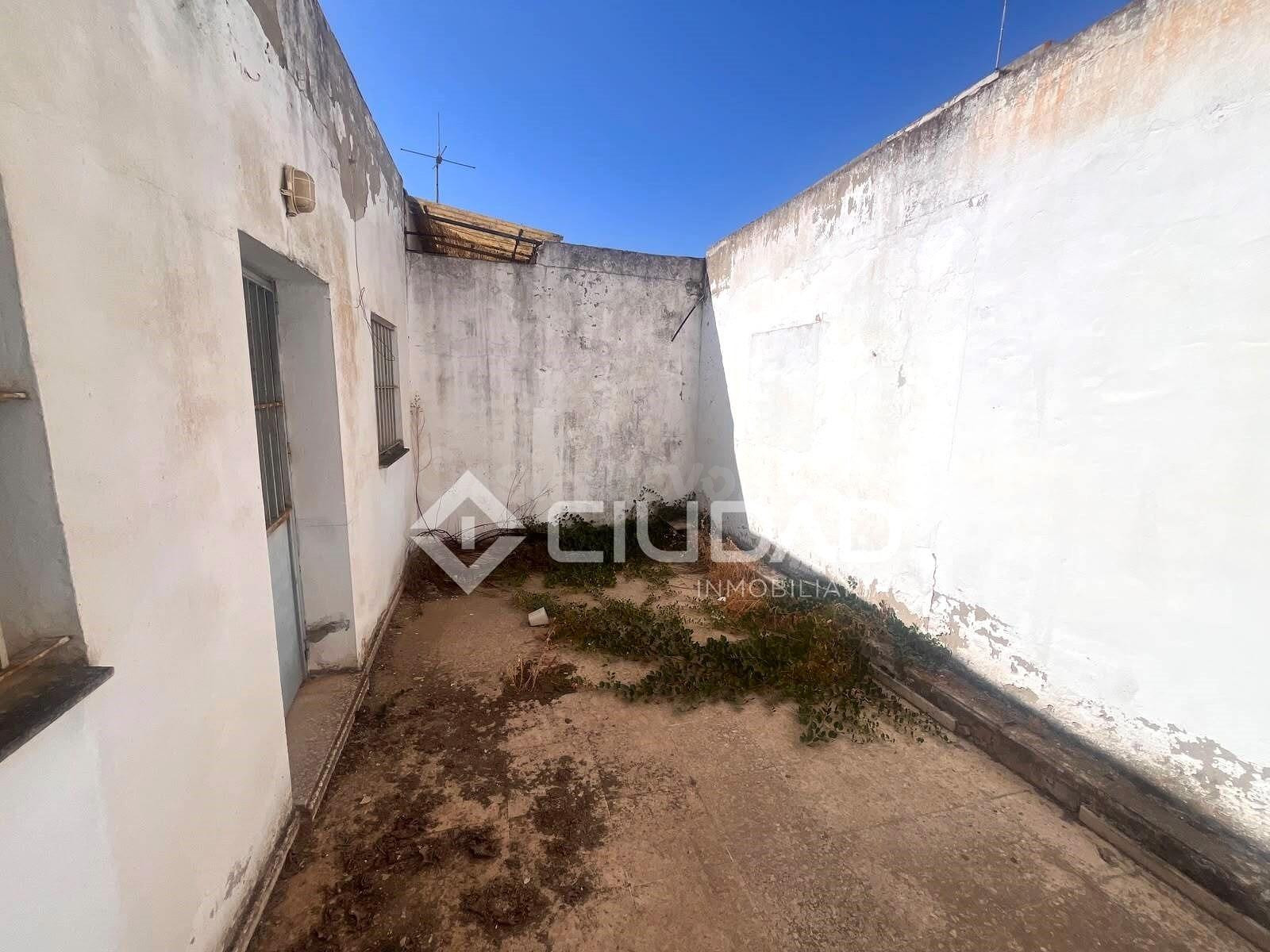 Local convertible en vivienda adosada junto al centro - foto 3