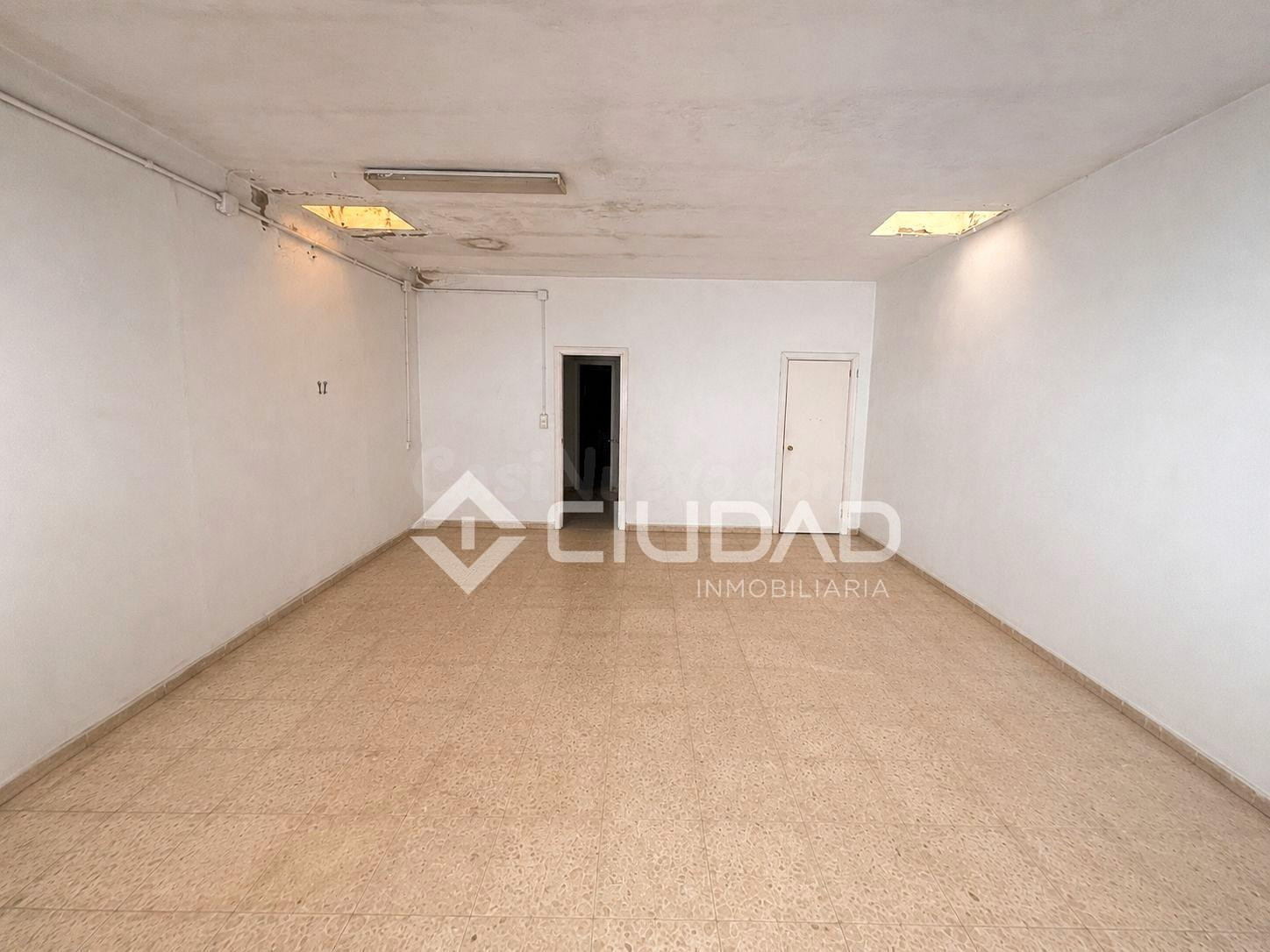 Local convertible en vivienda adosada junto al centro - foto 4