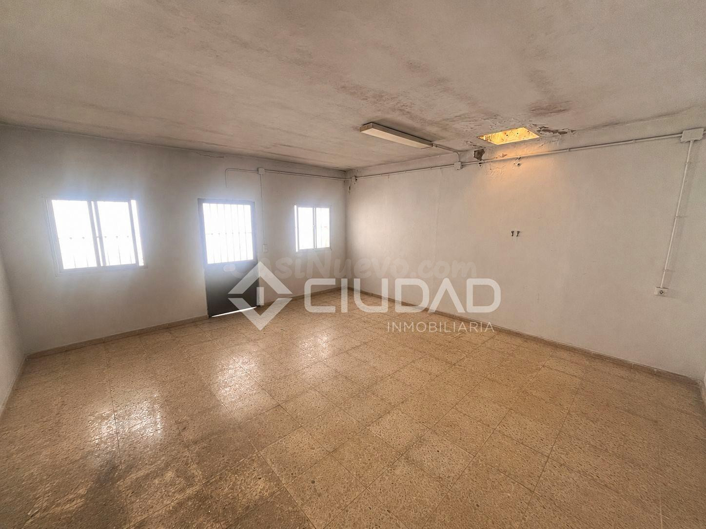 Local convertible en vivienda adosada junto al centro - foto 5