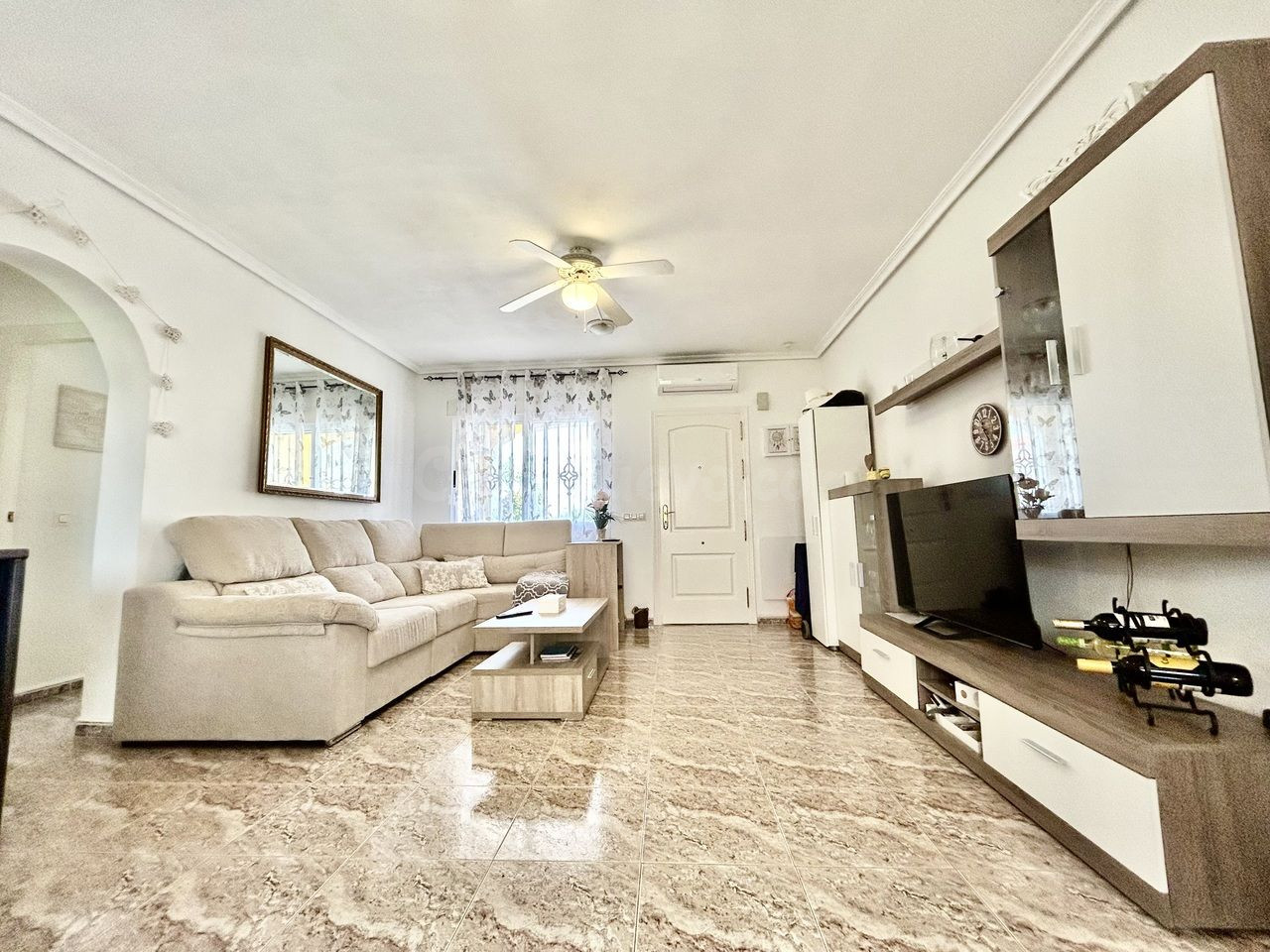 Apartamento en planta baja con 2 jardines y piscinas comunit - foto 5