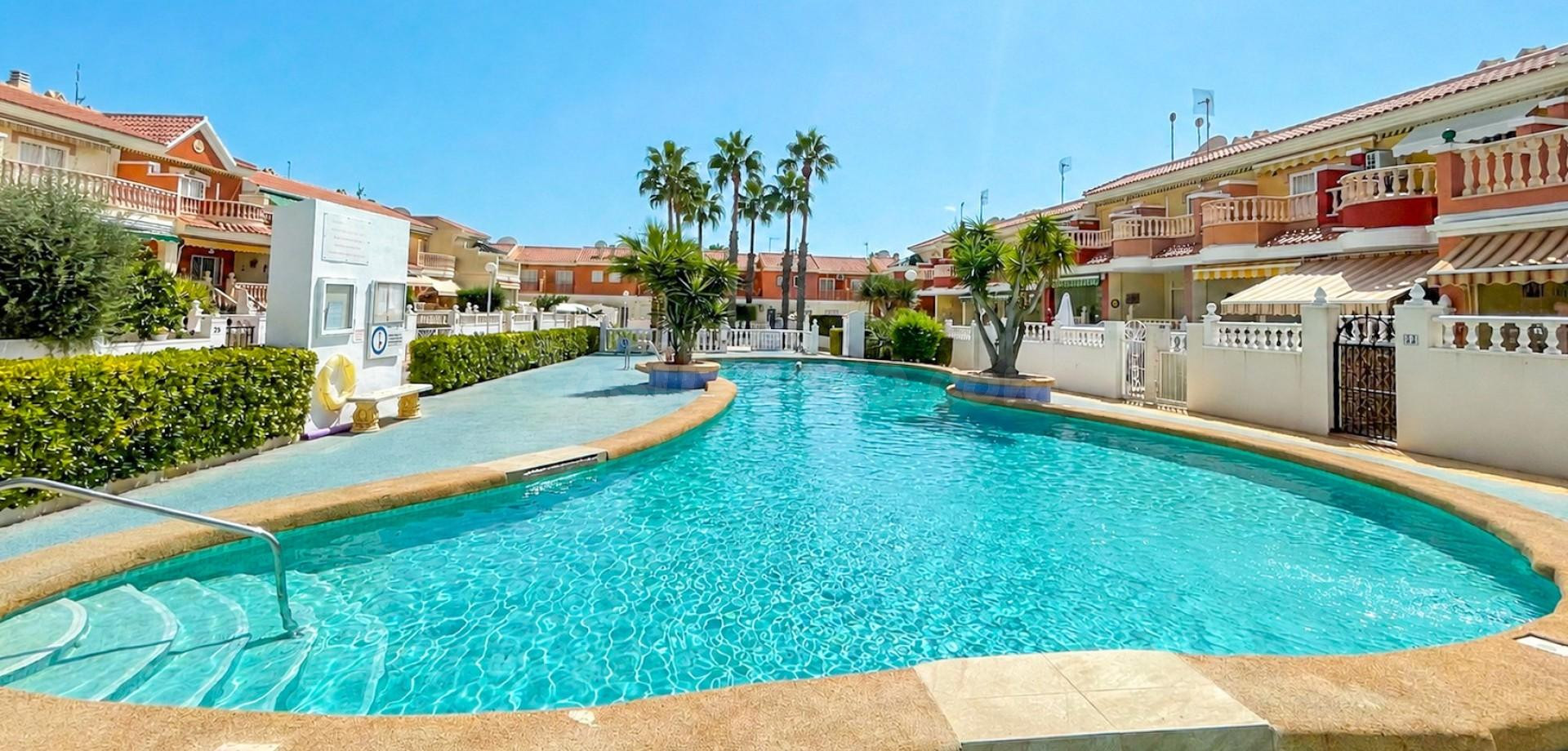 Amplio adosado de 3 dormitorios avec terraza soleada y vista - foto 3
