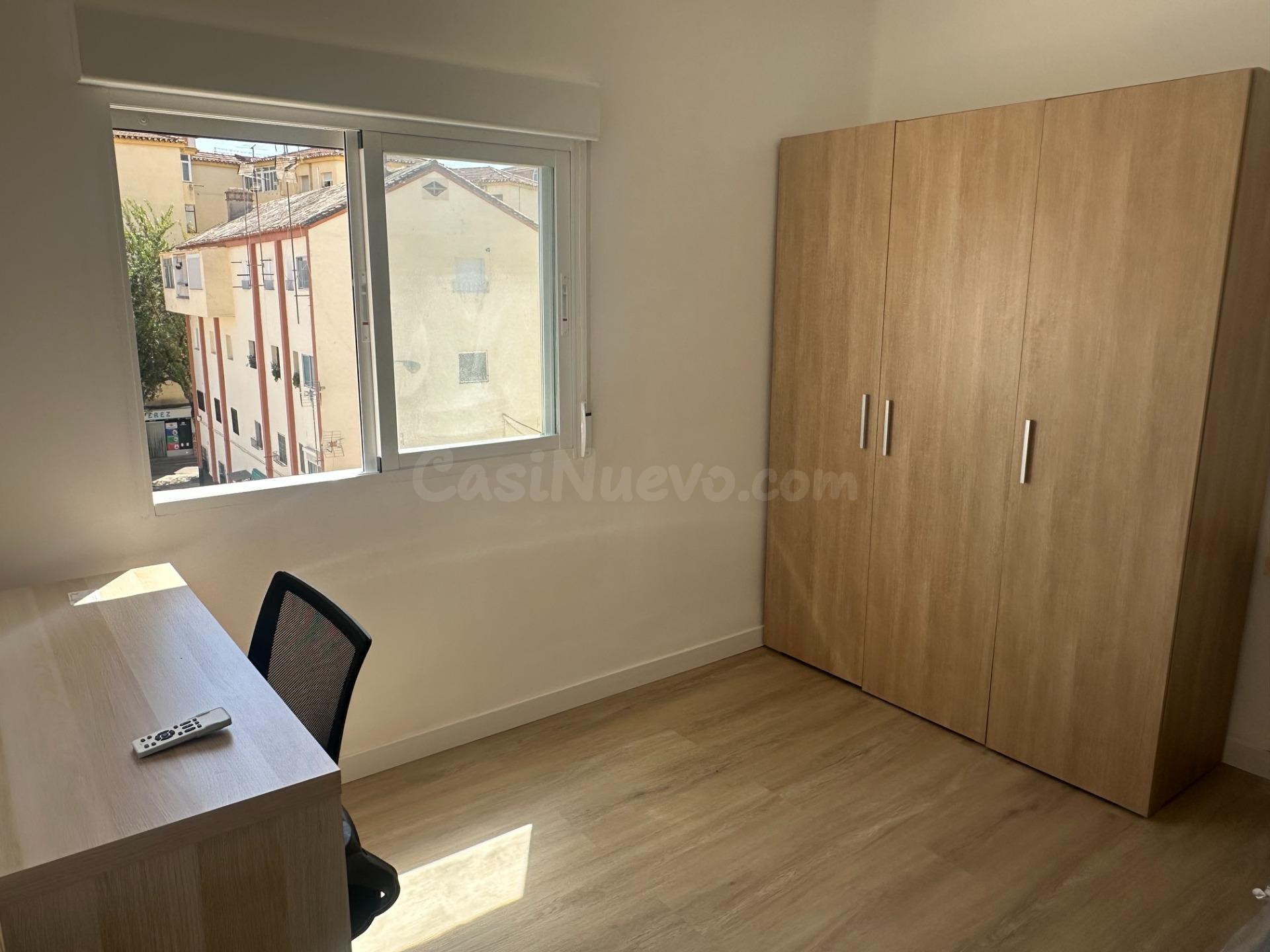 ALQUILER DE PISO TOTALMENTE REFORMADO Y EQUIPADO DE 4 DORMIT - foto 5