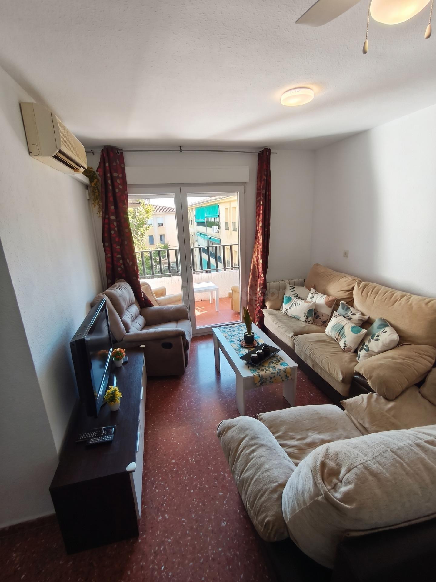Piso o habitaciones en Alquiler: Ideal para Estudiantes en Parque Nueva Granada, Granada | ref: DLR00276