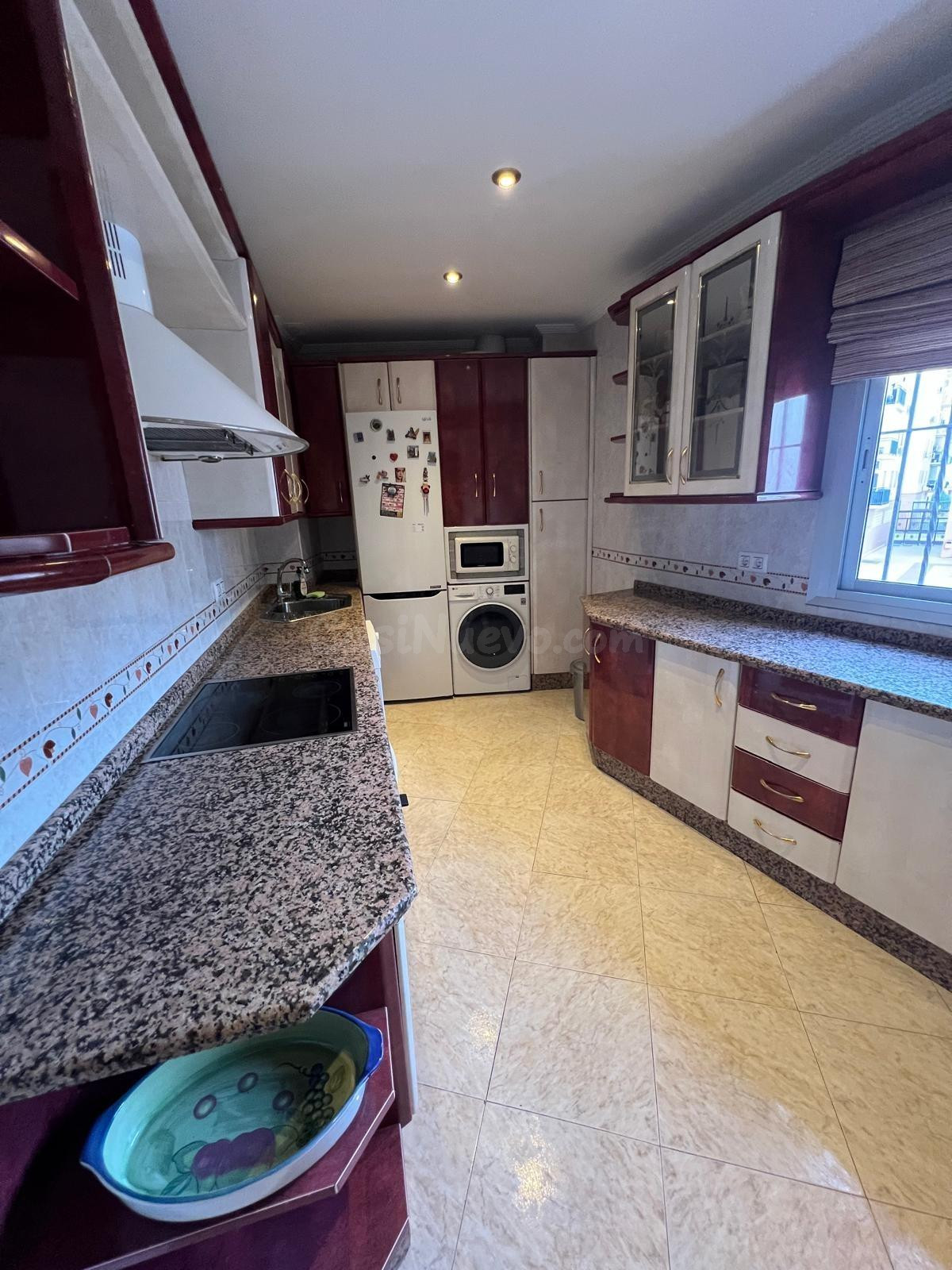 Sevilla Este. Excelente vivienda amueblada de 3 habitaciones 2 baños se alquila. Garaje. FAMILIAS O PAREJAS.