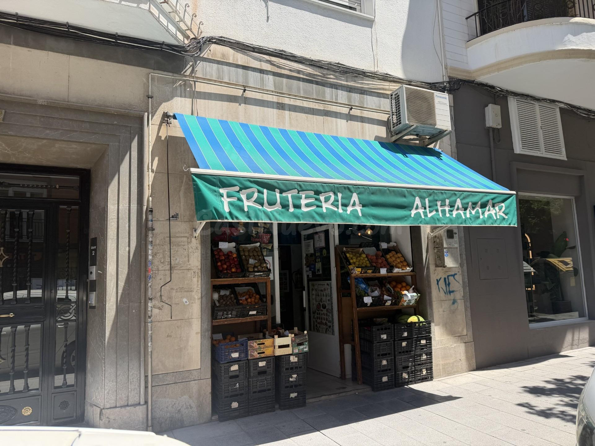 Local en la misma calle Alhamar