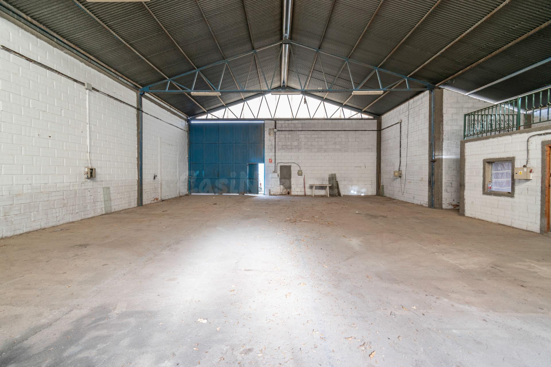 NAVE INDUSTRIAL DE 240M2 EN JUN-GRANADA