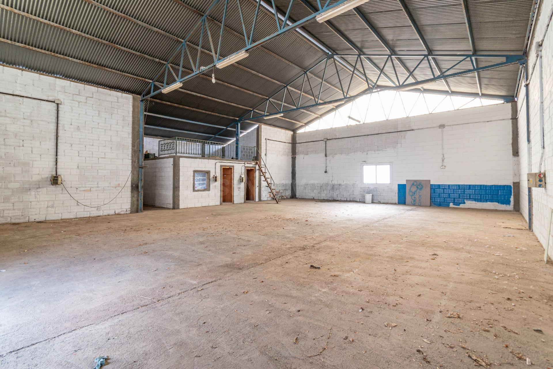 NAVE INDUSTRIAL DE 240M2 EN JUN-GRANADA - foto 4