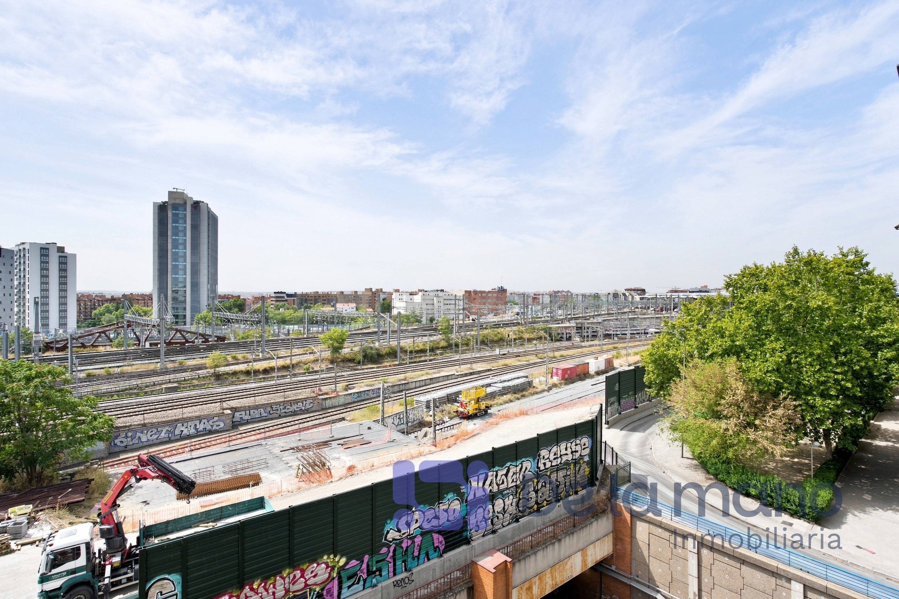 APARTAMENTO CON VISTAS DESPEJADAS, GARAJE Y PISCINA - foto 3