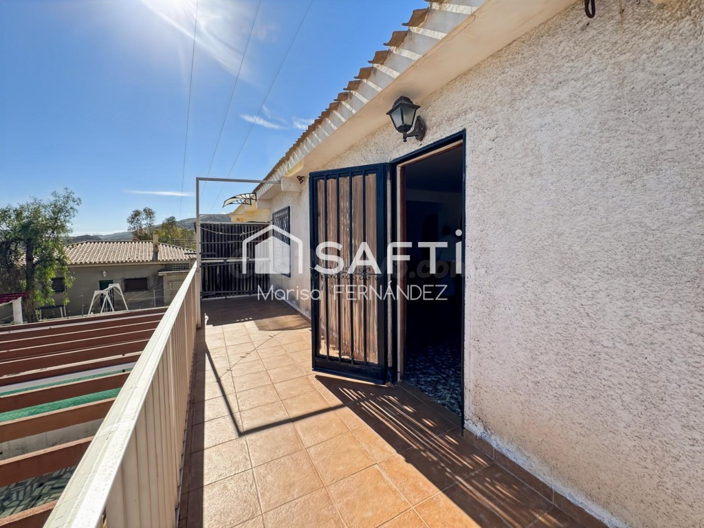 CASA ADOSADA EN PUEBLO ACANTILADO -- ¡Sin comisión de compra