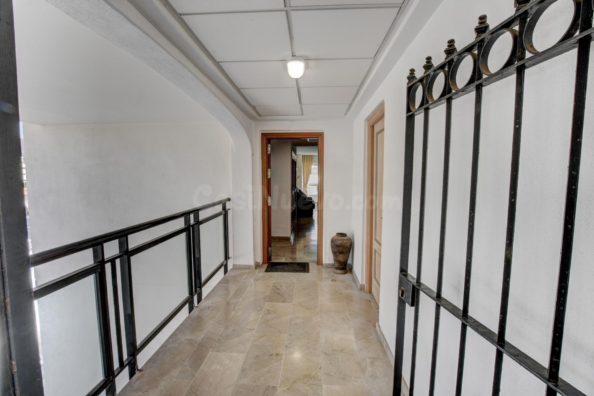 Espacioso Apartamento cerca de la Playa y Puertomarina - foto 4