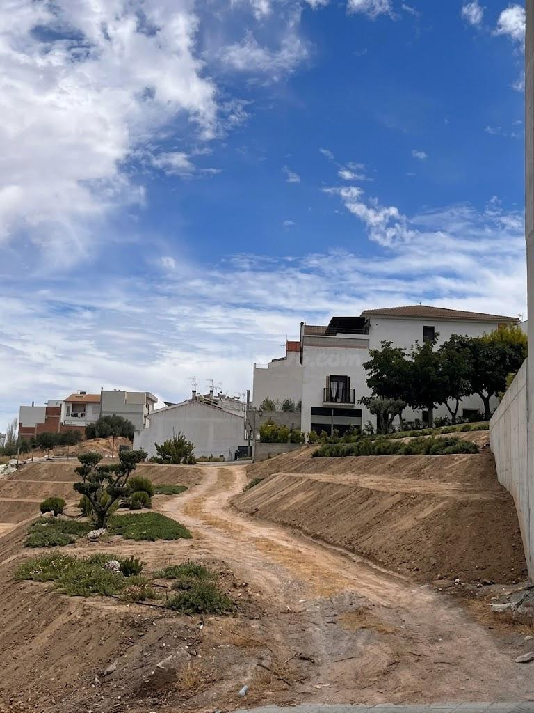 Terreno en Avda. Gregorio Fernández. Deifontes
