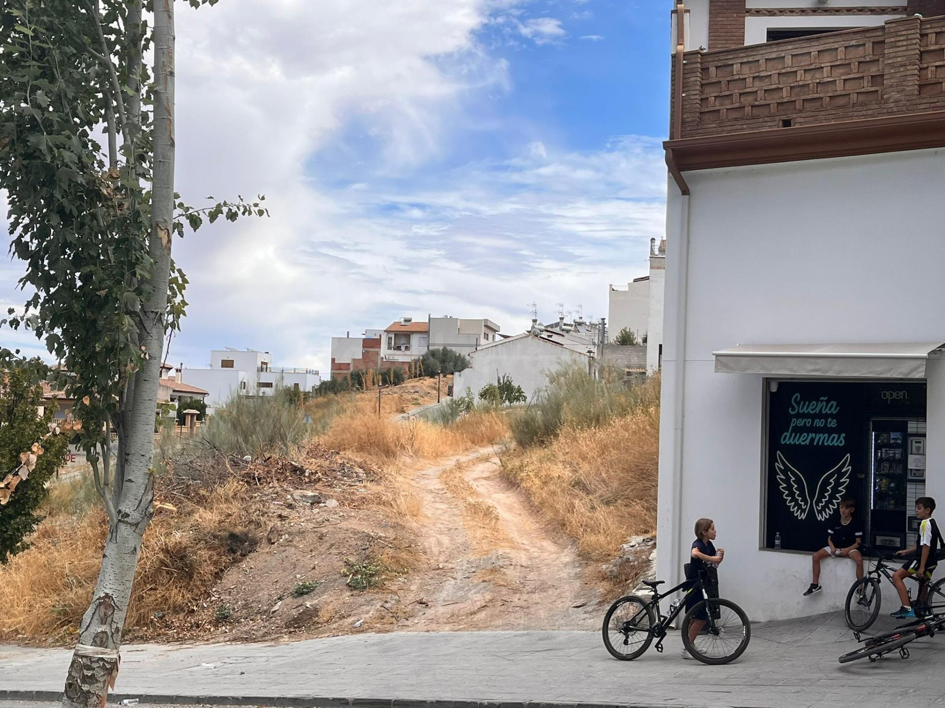 Terreno en Avda. Gregorio Fernández. Deifontes - foto 2