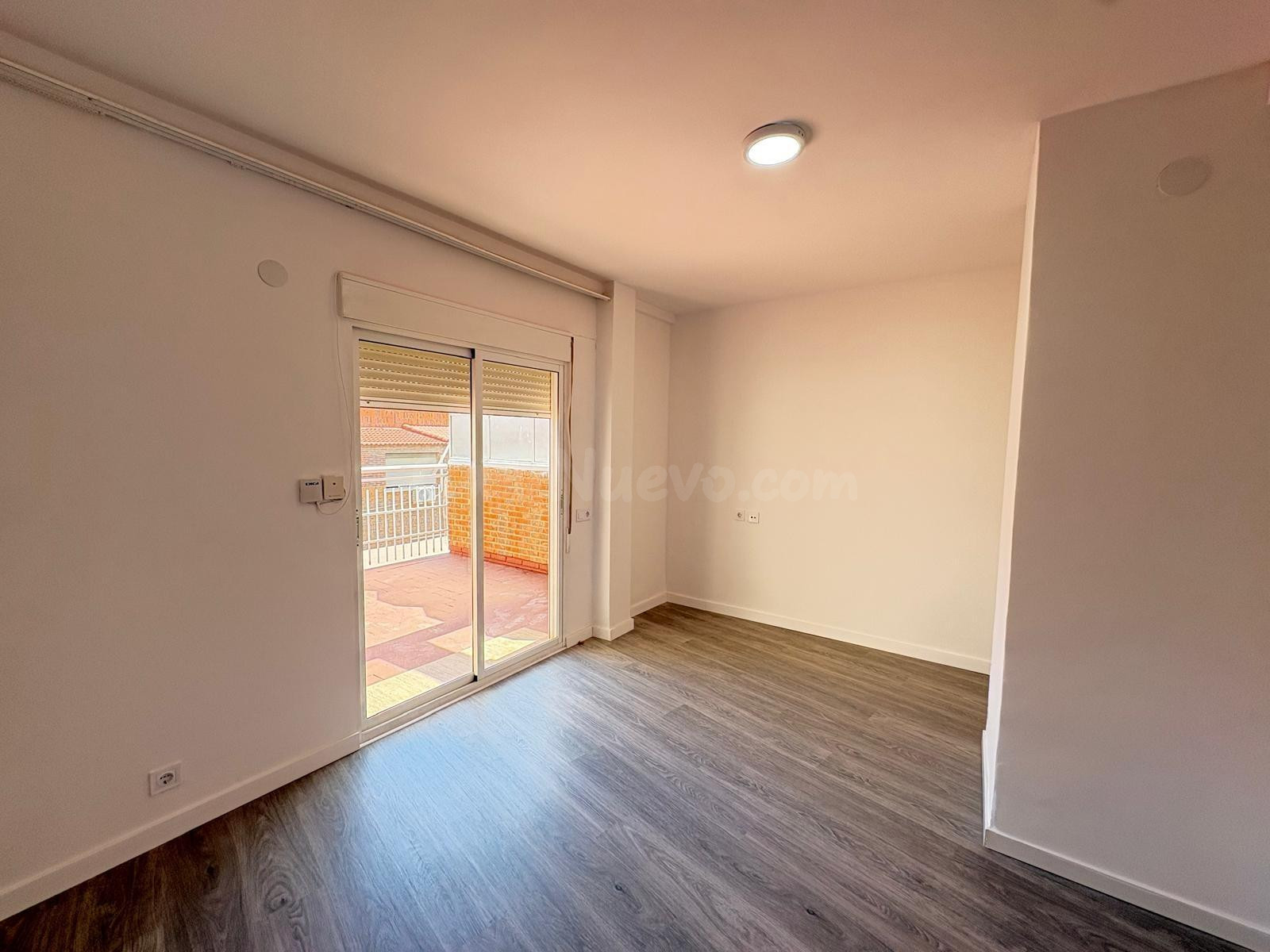 CENTRICA Y AMPLIA VIVIENDA REFORMADA - foto 3