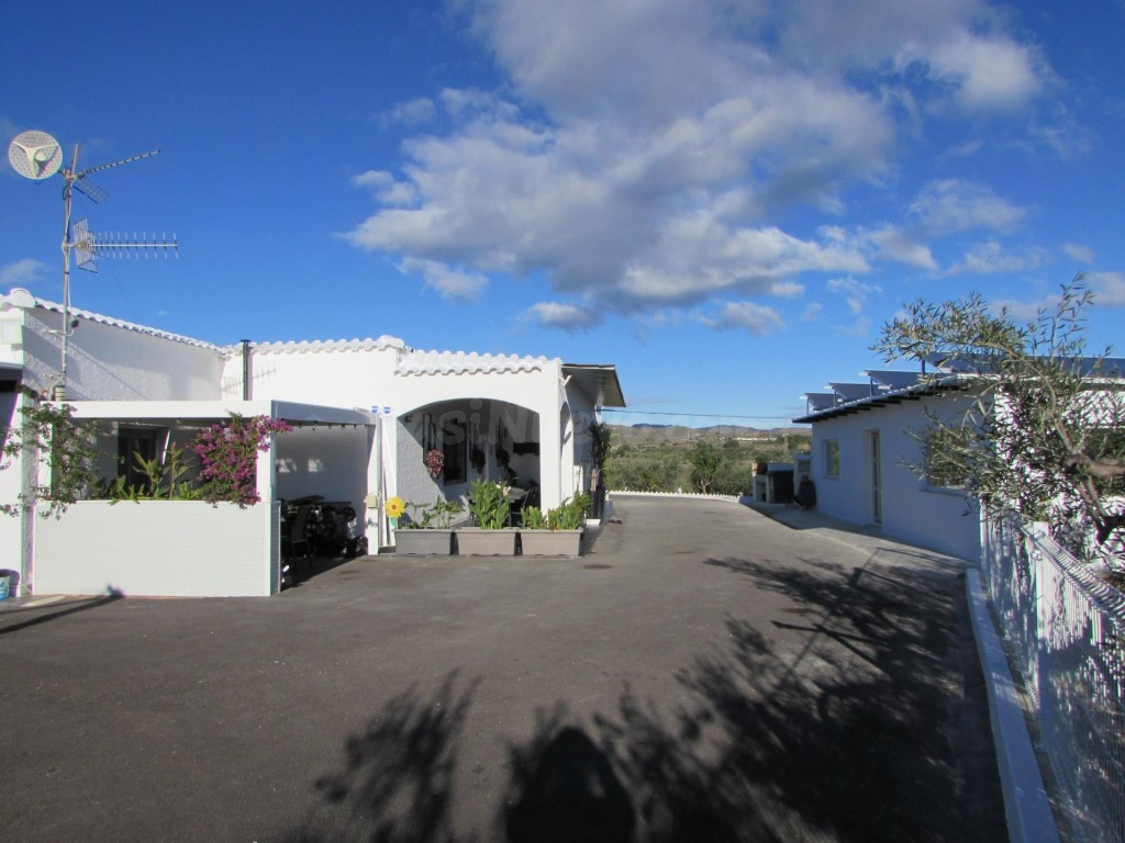 Excepcional, finca con dos viviendas autosuficientes - foto 3