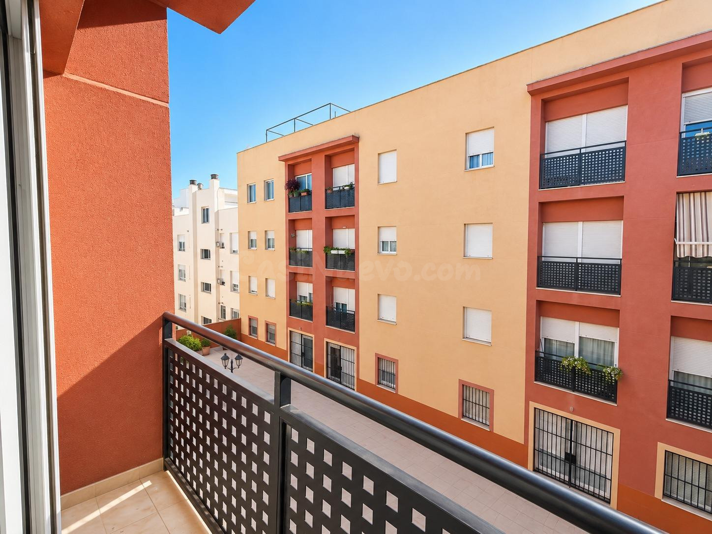 Tu lugar en Triana: 2 dormitorios, balcón, ascensor y listo  - foto 4