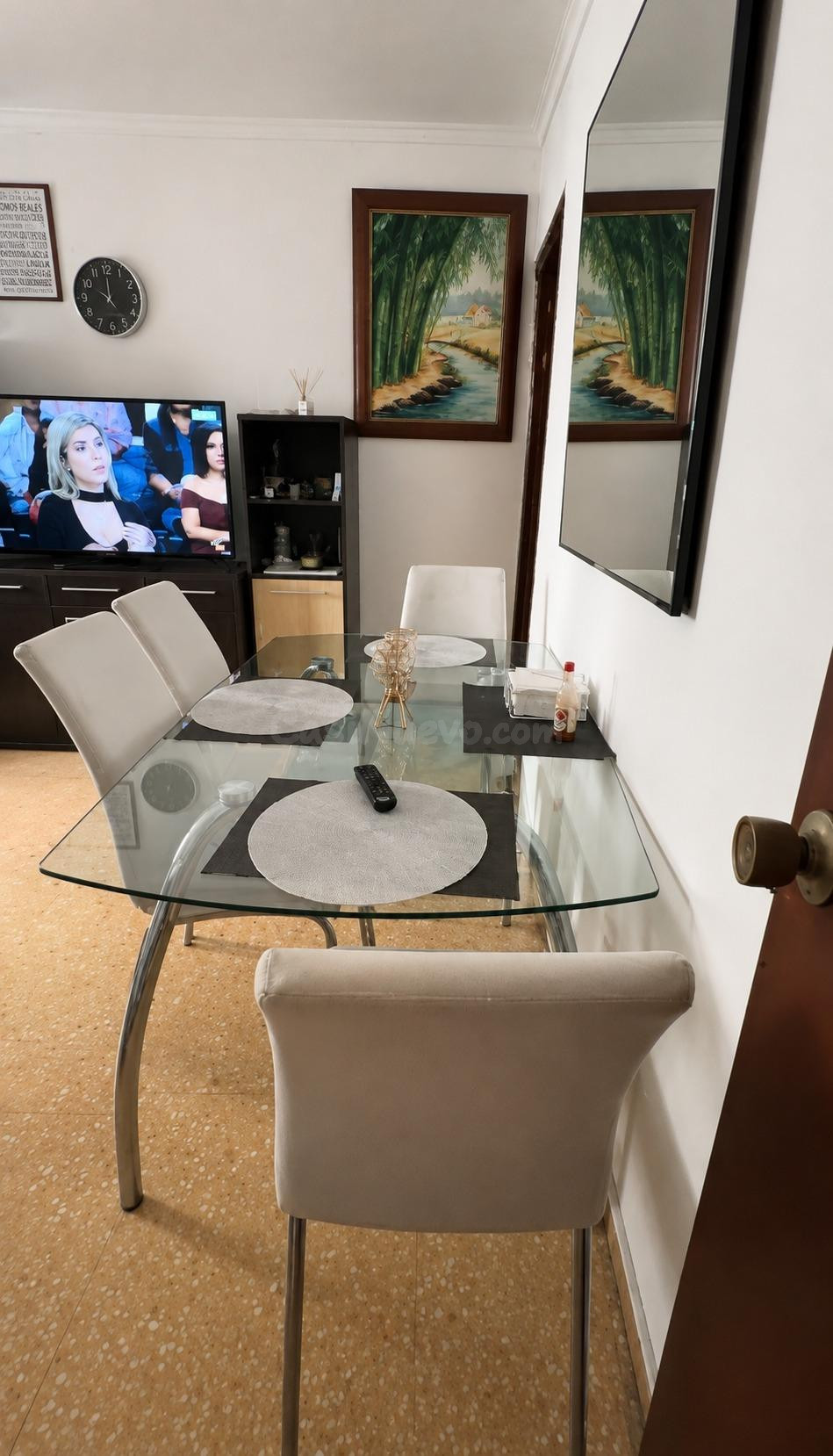 Entresuelo alquilado de 3 habitaciones junto al metro de La  - foto 2