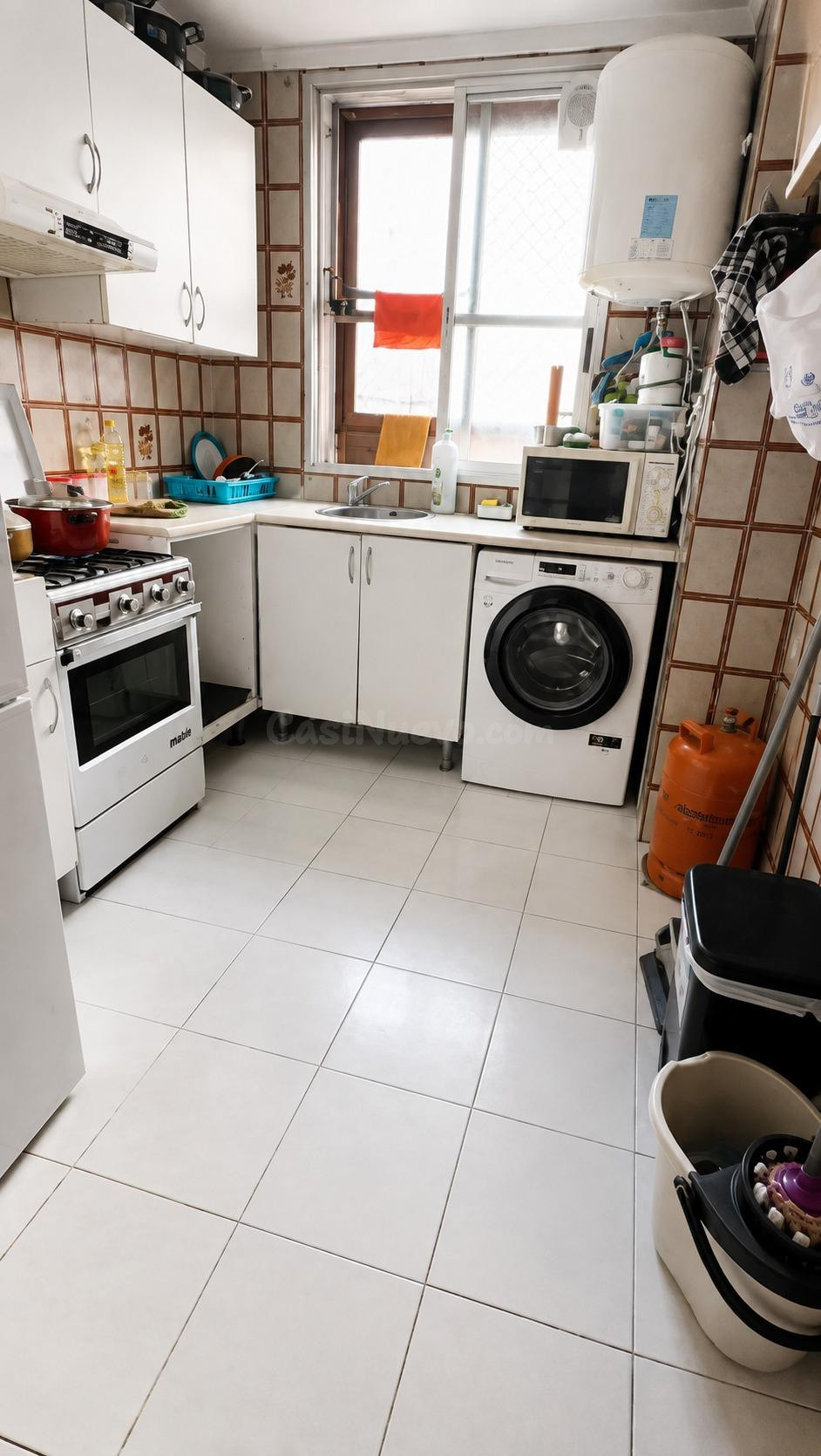 Entresuelo alquilado de 3 habitaciones junto al metro de La  - foto 4