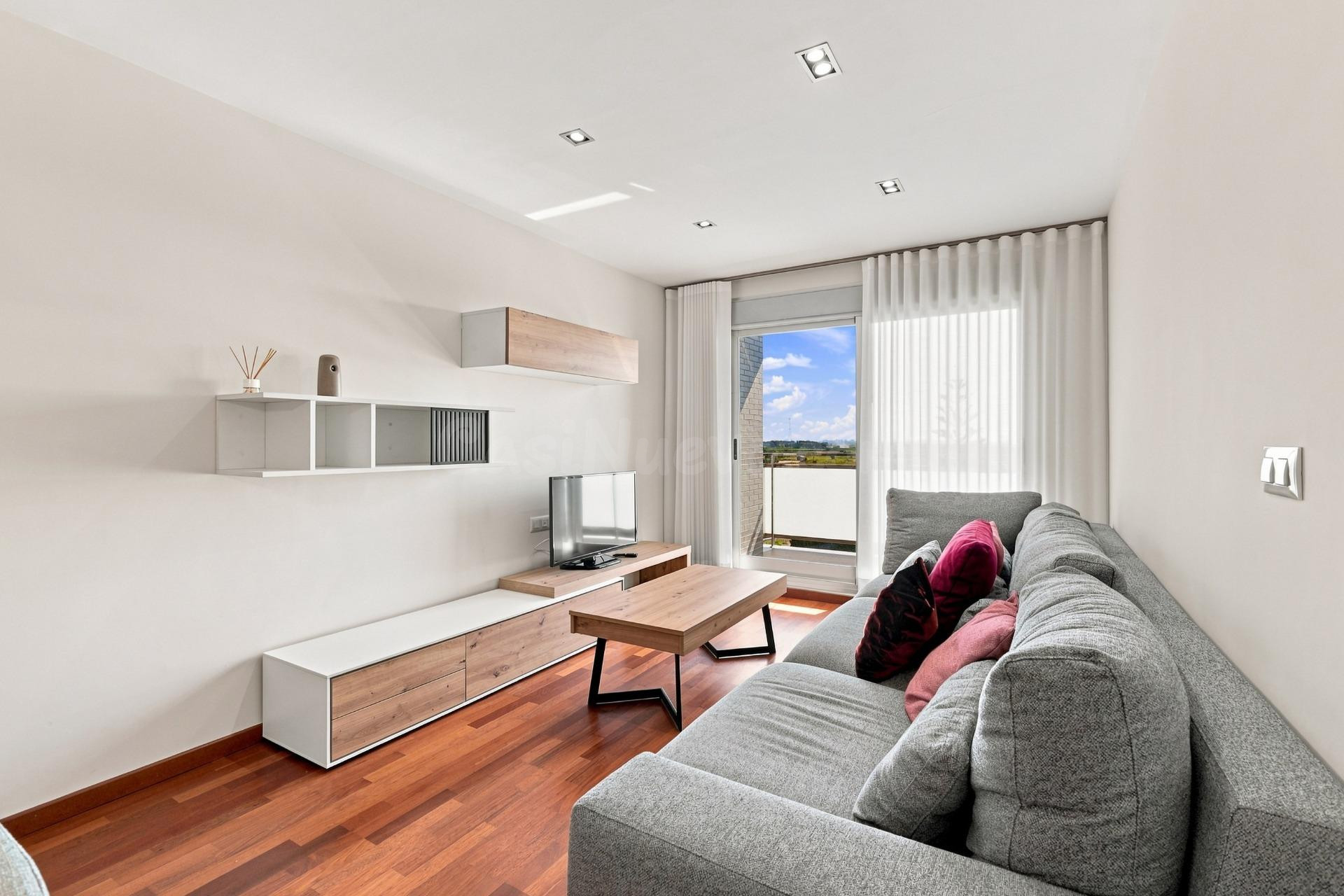 Vivienda de 121 m2 construidos en Silla, situada en una terc - foto 2