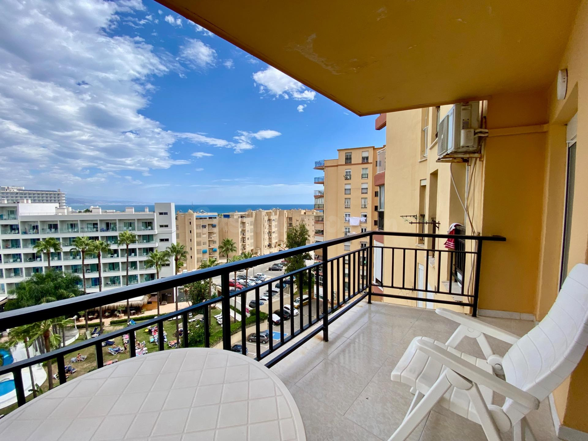 APARTAMENTO CON VISTAS AL MAR Y A ESCASOS METROS DE LA PLAYA EN  PLAYAMAR - TORREMOLINOS