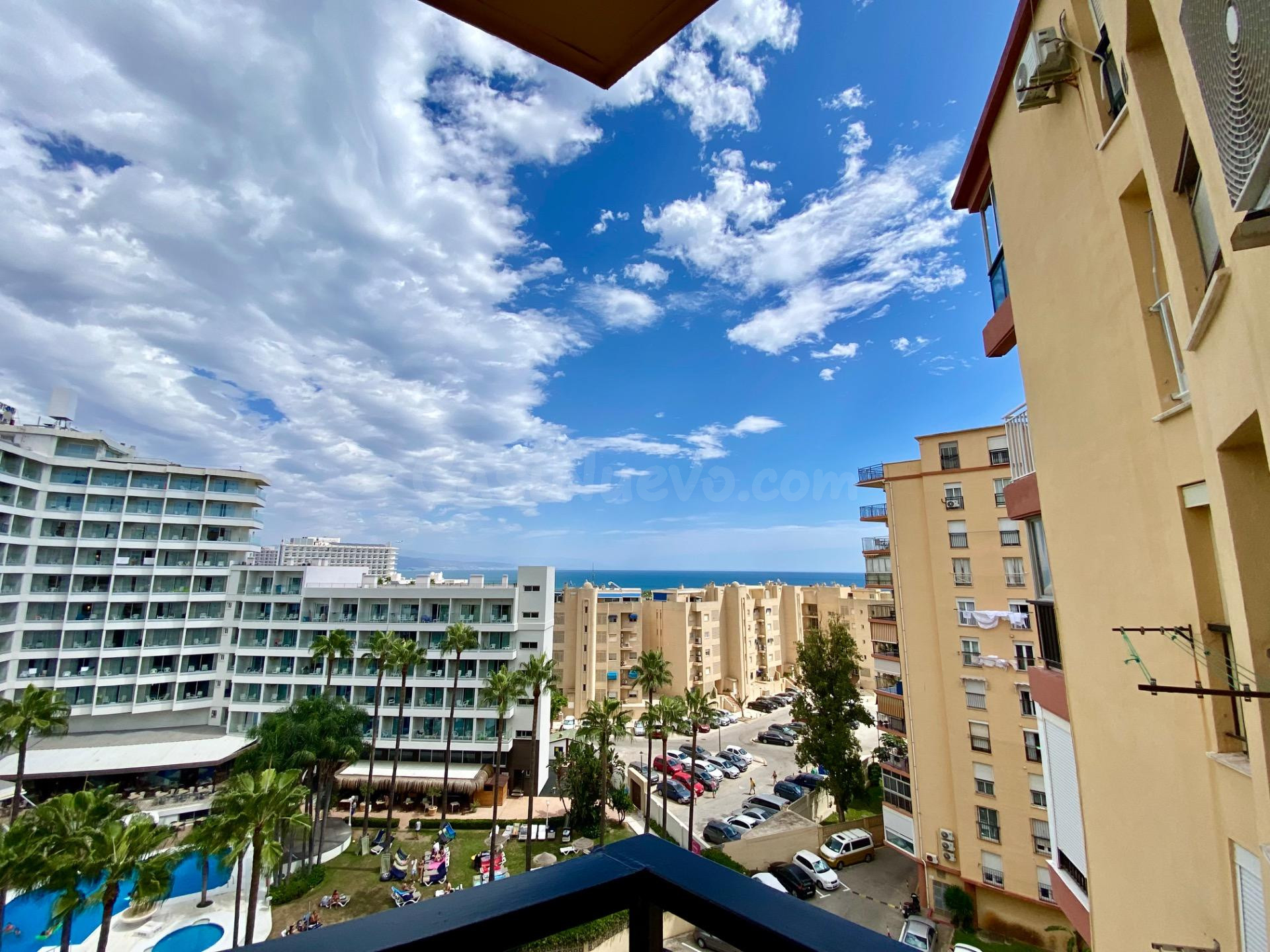 APARTAMENTO CON VISTAS AL MAR Y A ESCASOS METROS DE LA PLAYA - foto 2