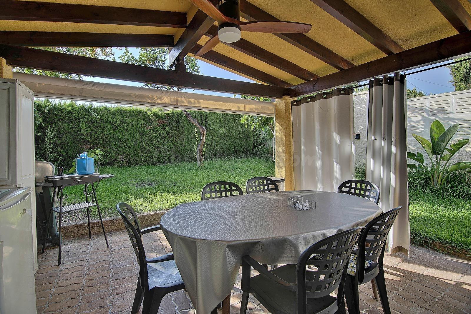 Encantador bungalow con jardín privado cerca de la playa en Calpe - foto 2