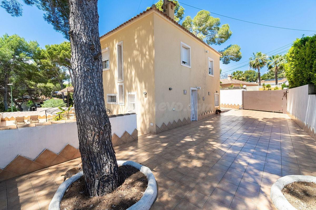Excepcional Villa en Pinar de Campoverde - Perfecta para Entrar a Vivir - foto 3