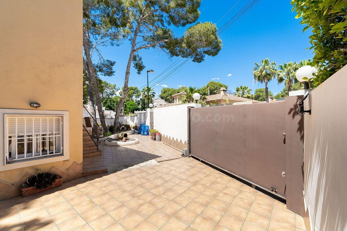 Excepcional Villa en Pinar de Campoverde - Perfecta para Entrar a Vivir - foto 4