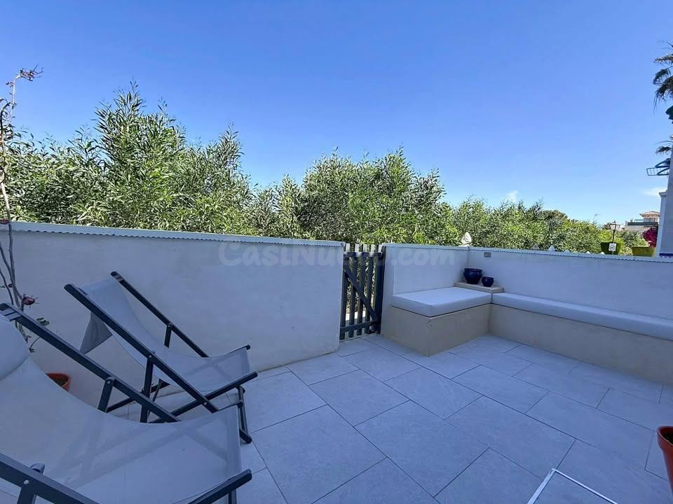 Apartamento con piscina y pistas deportivas — Una de las zon - foto 2