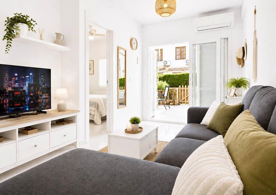 Precioso apartamento de 2 dormitorios totalmente reformado — A solo 150m de la playa de La Zenia