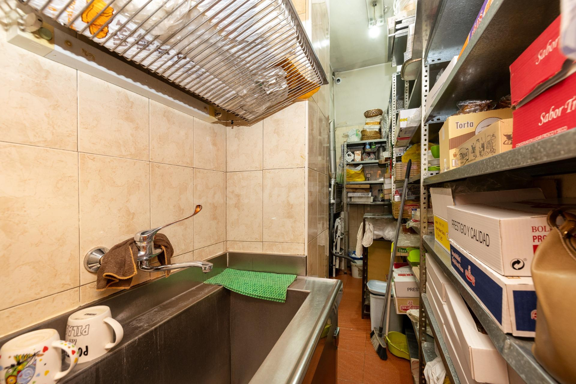 Oportunidad de negocio por jubilación. Se vende local con ne - foto 3