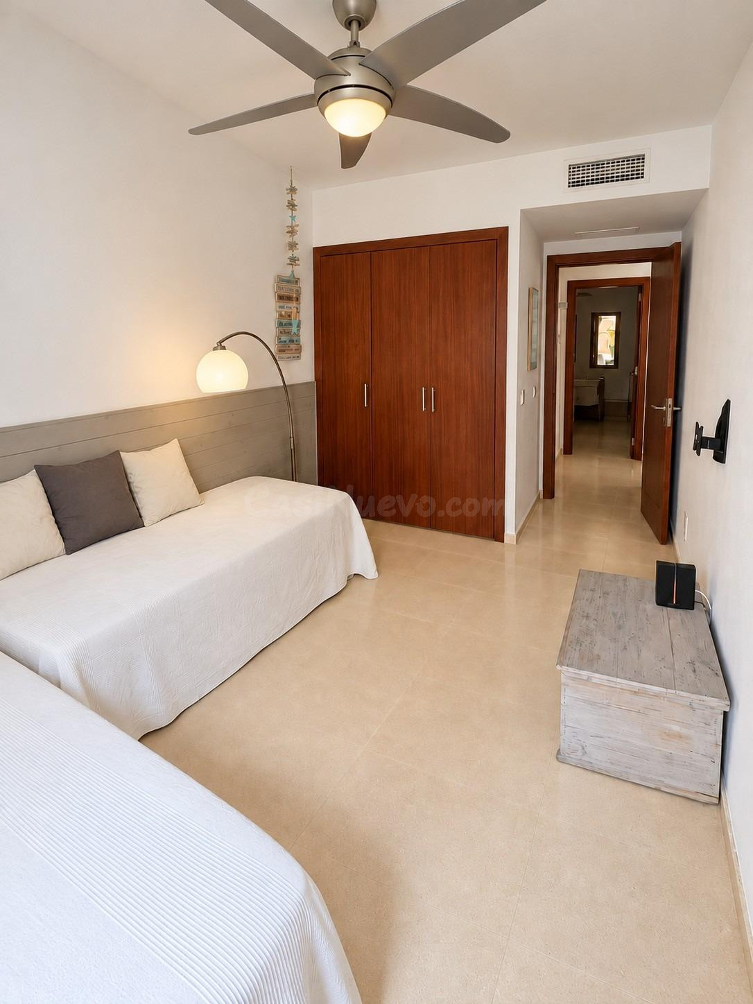 Amplio y luminoso apartamento en primera línea de mar, dos t - foto 3