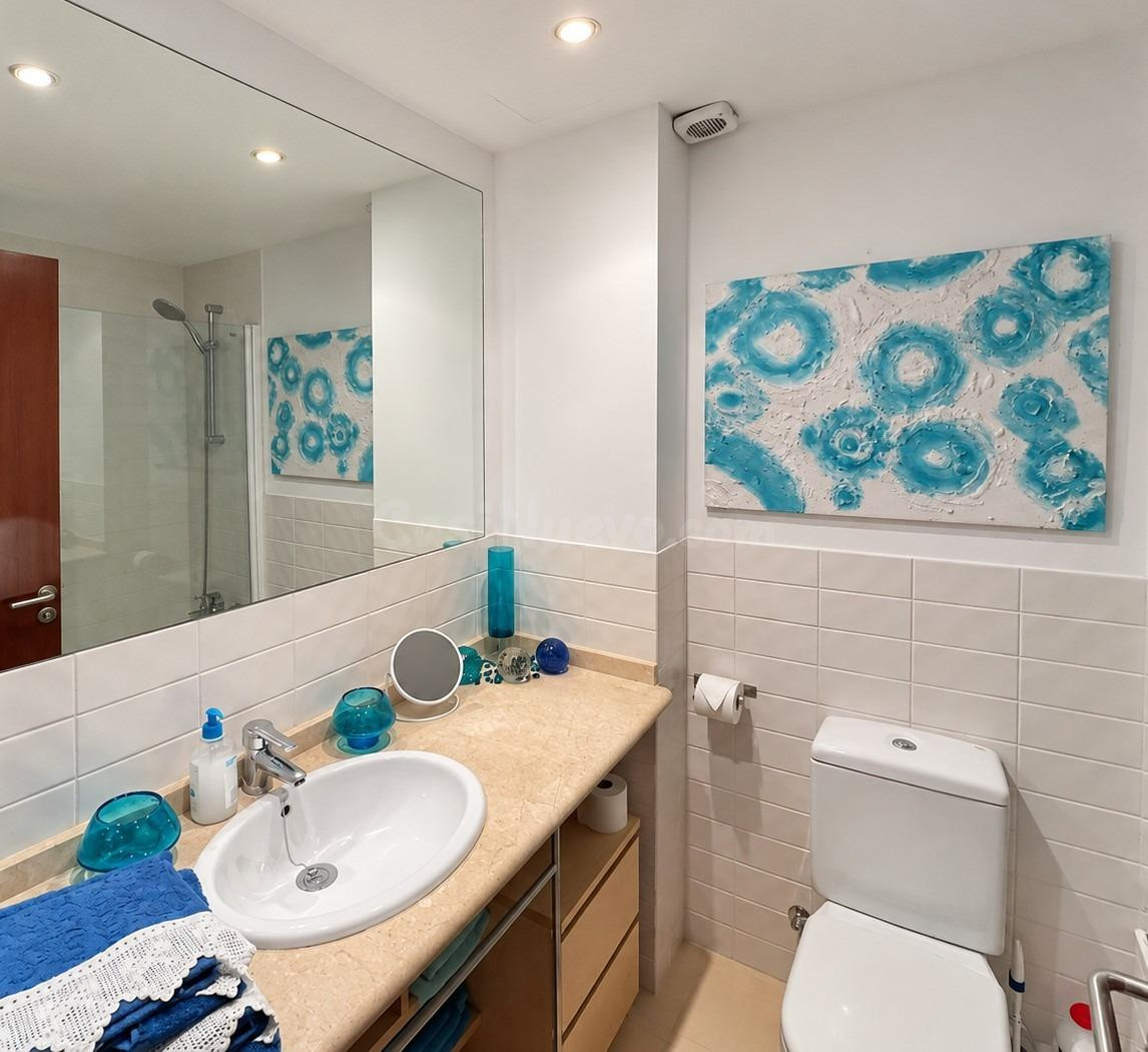 Amplio y luminoso apartamento en primera línea de mar, dos t - foto 5
