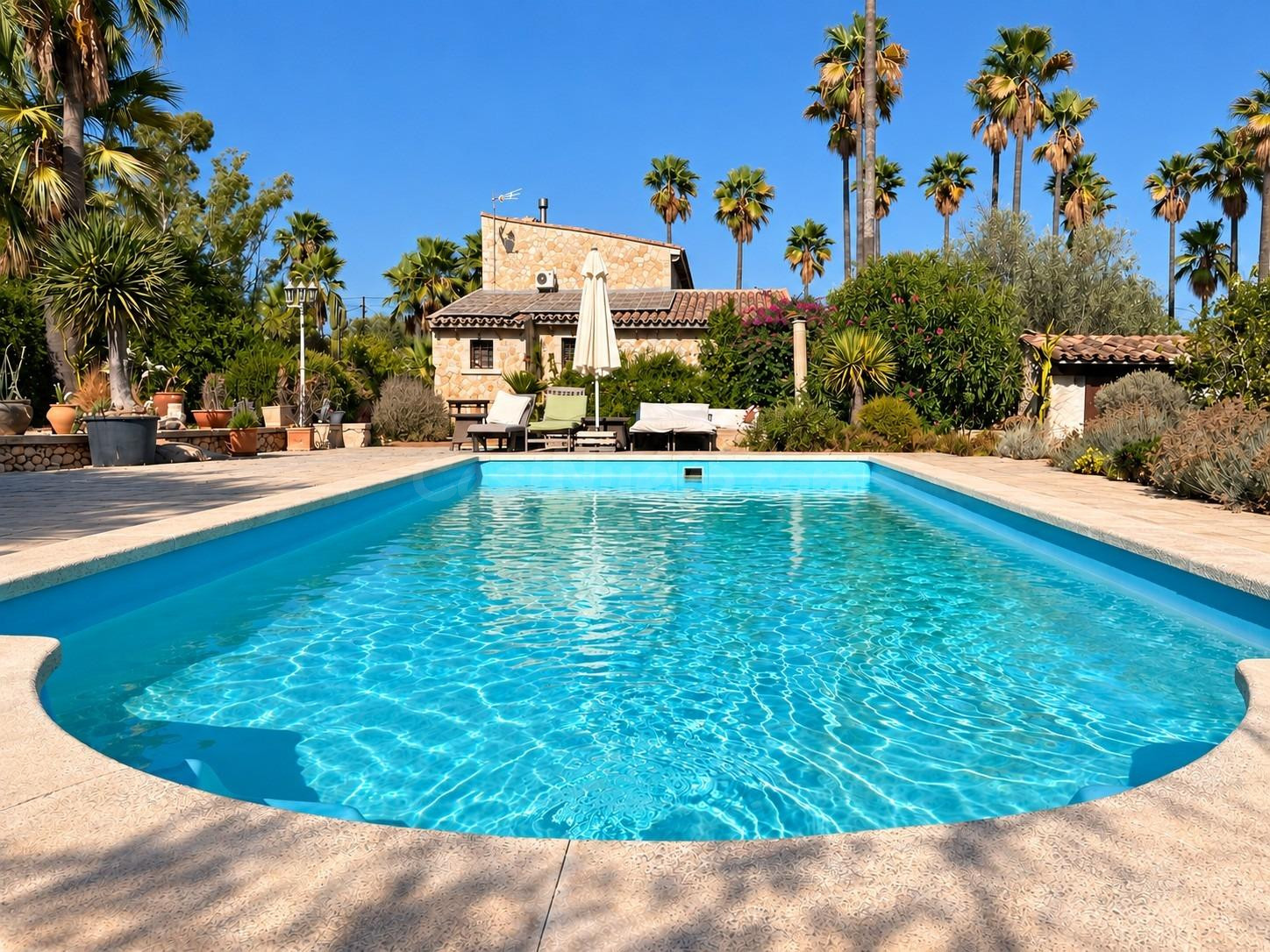 Finca mallorquina con piscina en las afueras de Inca