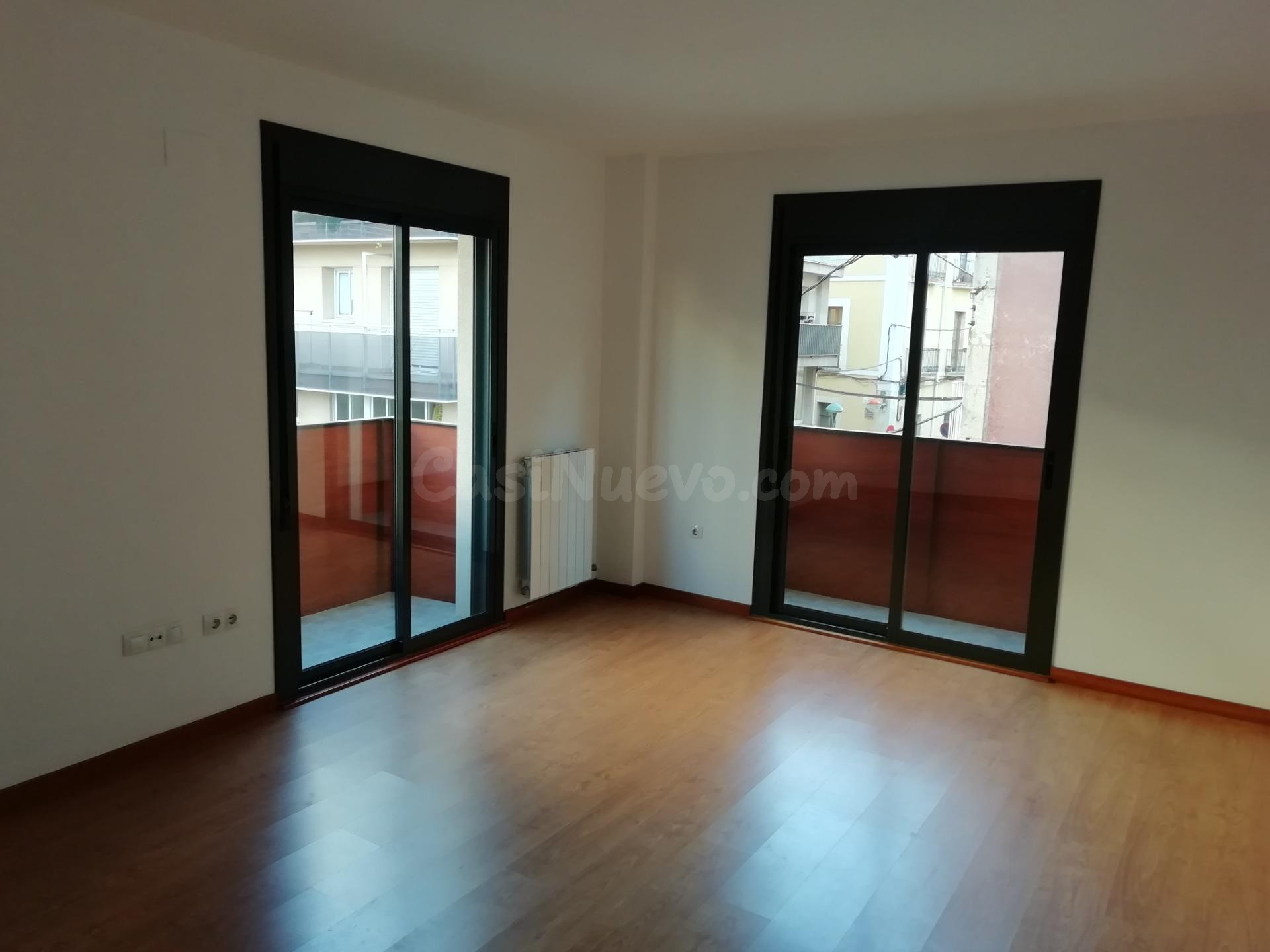 PISO ESQUINERO DE 2 habitaciones, MUY LUMINOSO Y CON 4 BALCO