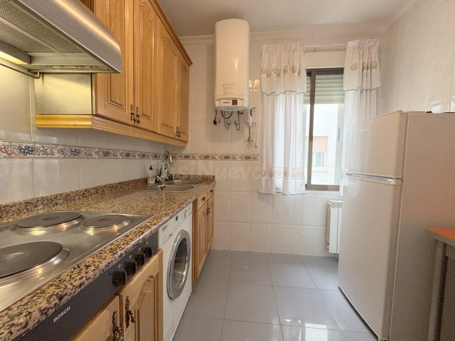 Amplio piso en zona céntrica de Ávila, ideal para inversión  - foto 3