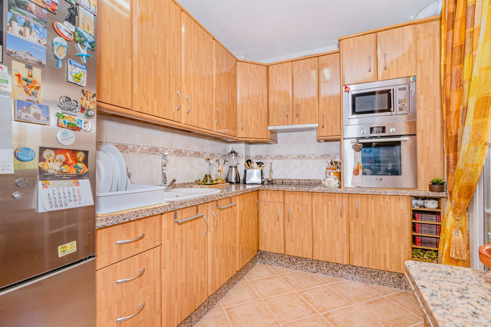 Fantástica casa adosada con gran patio, sótano habitable y e - foto 3