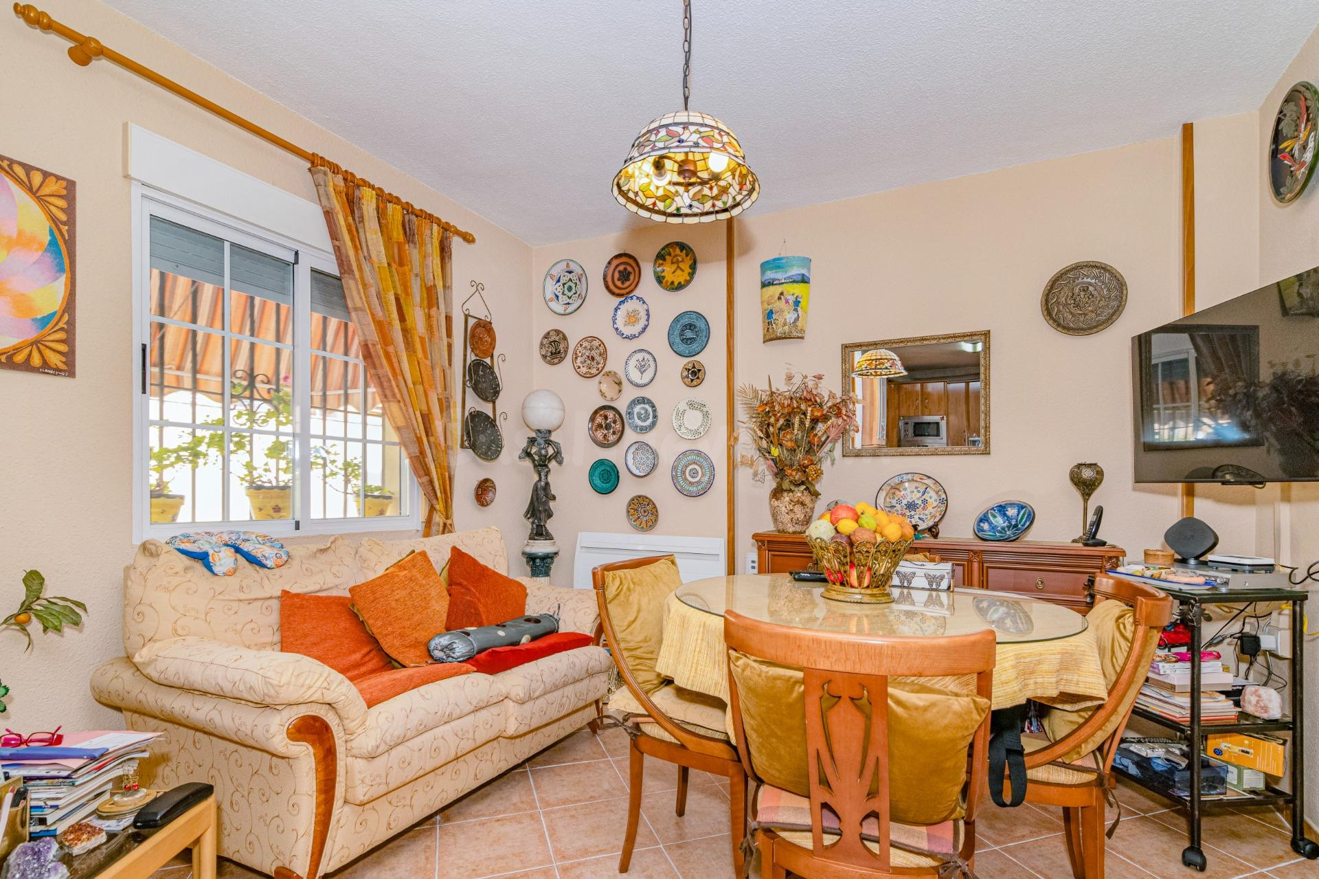 Fantástica casa adosada con gran patio, sótano habitable y e - foto 4