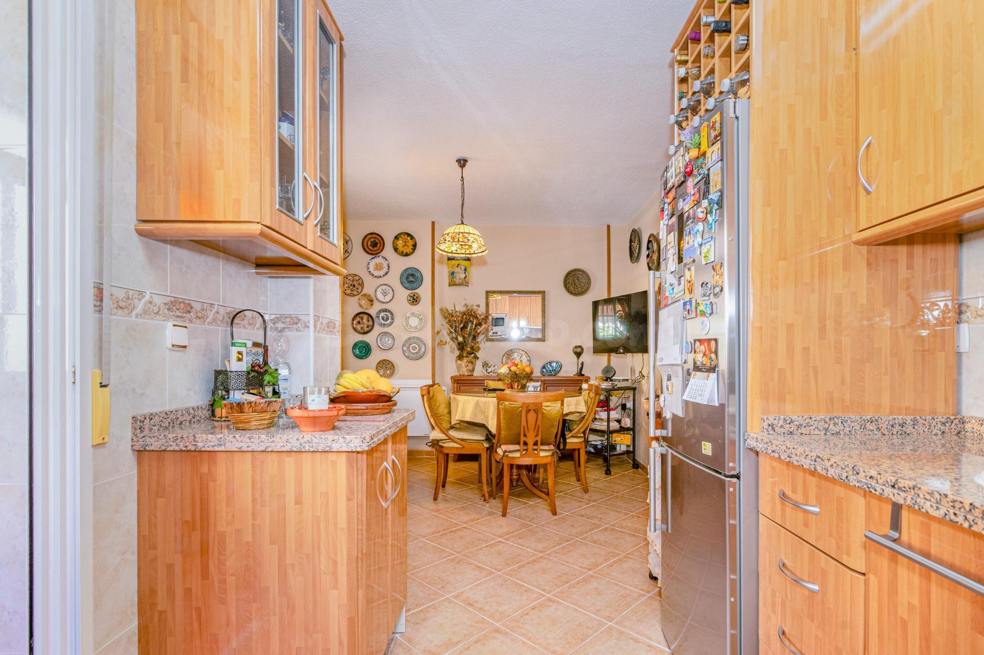 Fantástica casa adosada con gran patio, sótano habitable y e - foto 5