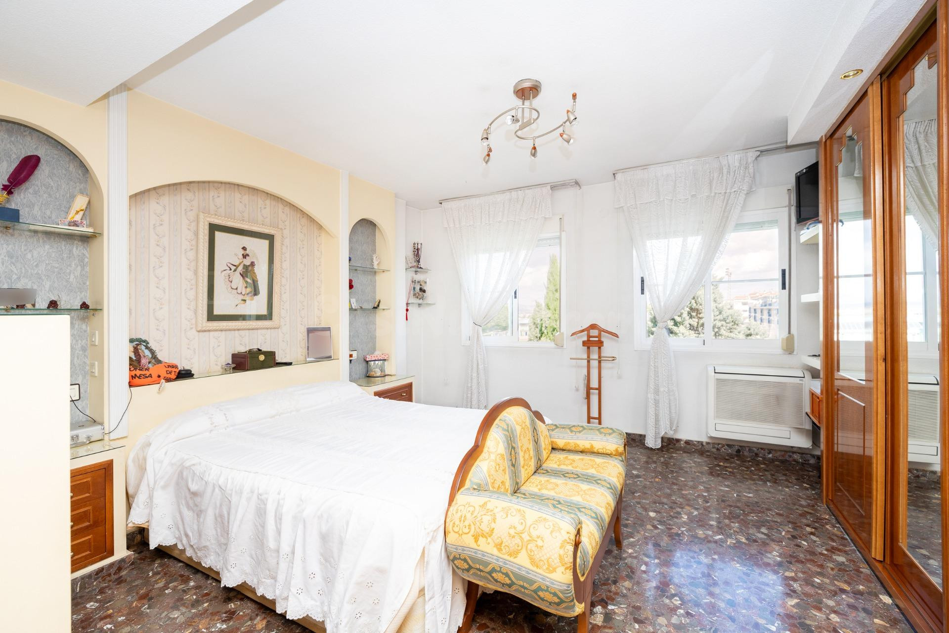 Exclusiva vivienda con gran terraza y múltiples posibilidade - foto 5