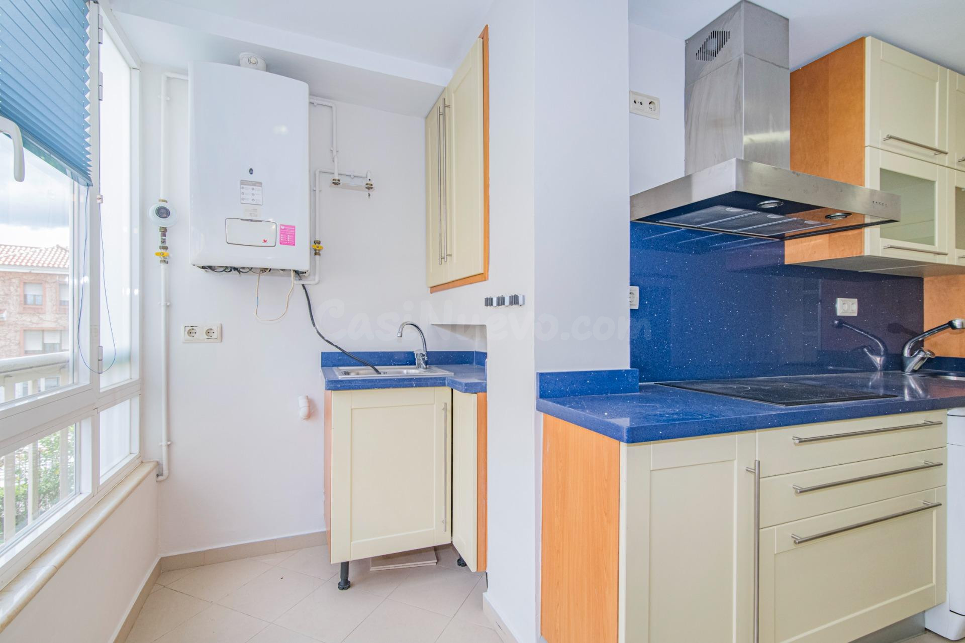 ALQUILER DE PISO DE 3 DORMITORIOS TOTALMENTE AMUEBLADO Y EQU - foto 5