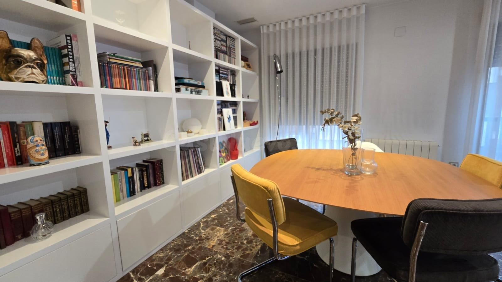 PISO DE LUJO EN ESQUINA TODO EXTERIOR CON GRAN SALON - foto 3