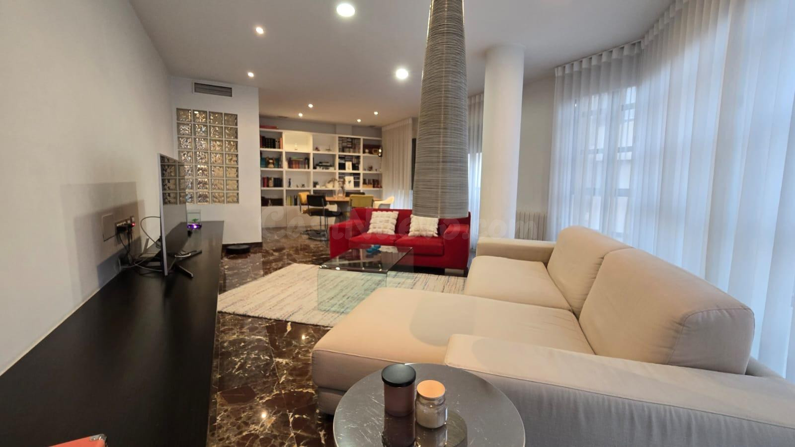 PISO DE LUJO EN ESQUINA TODO EXTERIOR CON GRAN SALON - foto 4