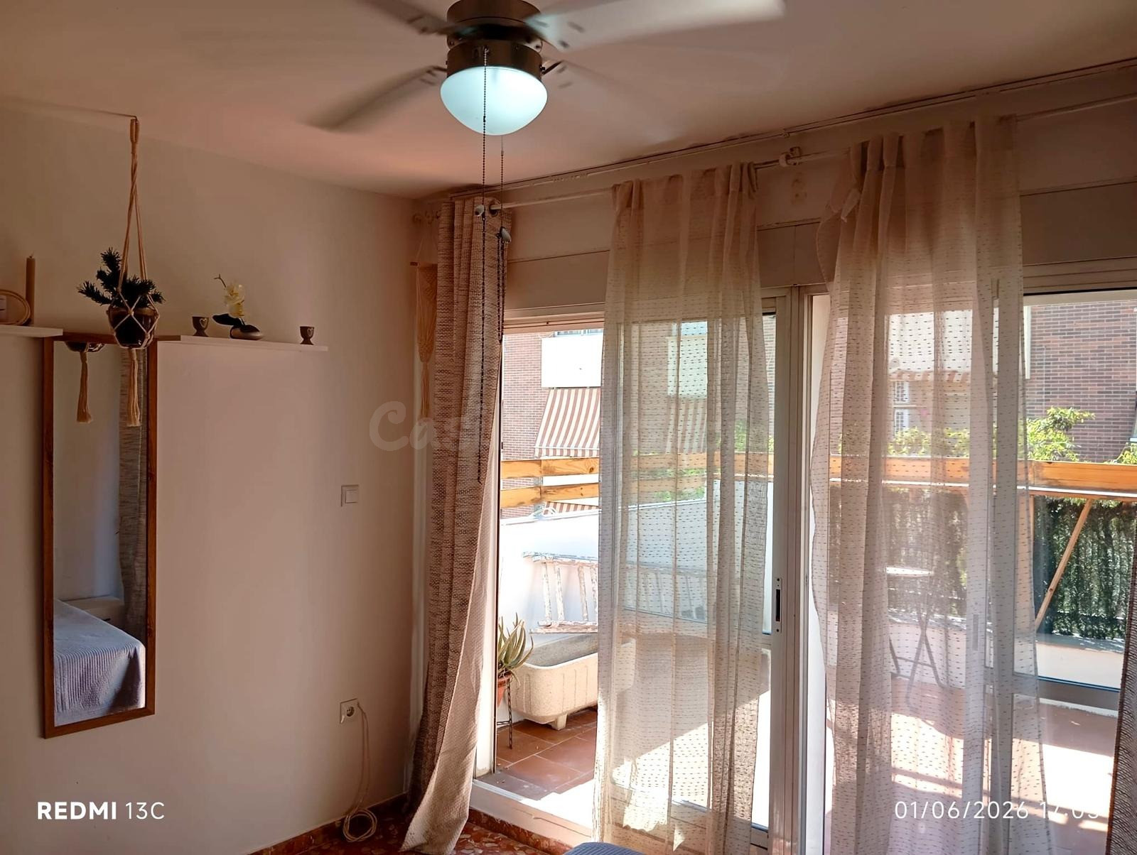 A. CASA DE DOS PLANTAS CON APARTAMENTO TURÍSTICO EN PLANTA BAJA, LICENCIA EN VIGOR E INGRESOS DEMOSTRABLES