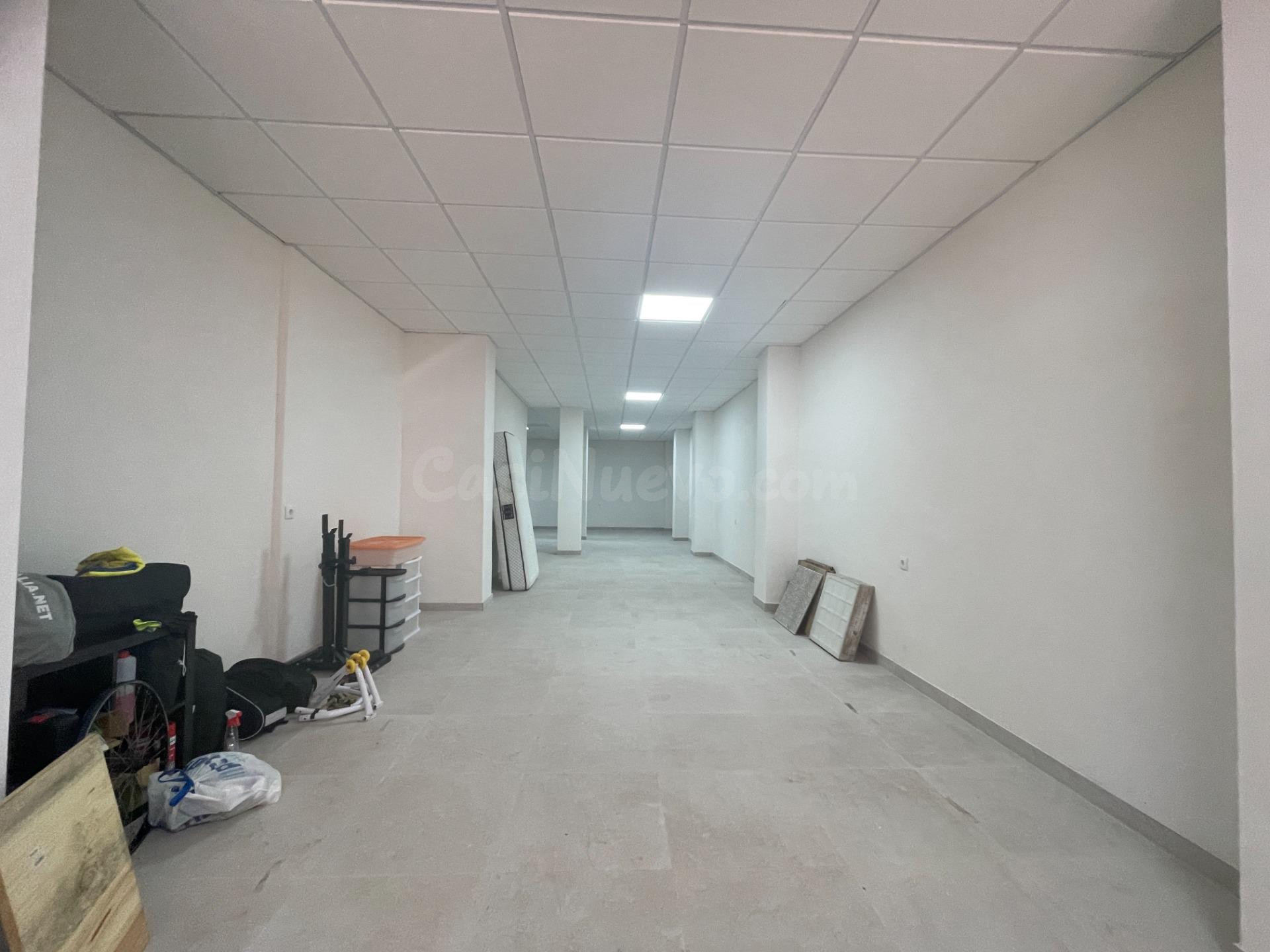 Local comercial reformado de 166 m2 en Guardamar del Segura - foto 2