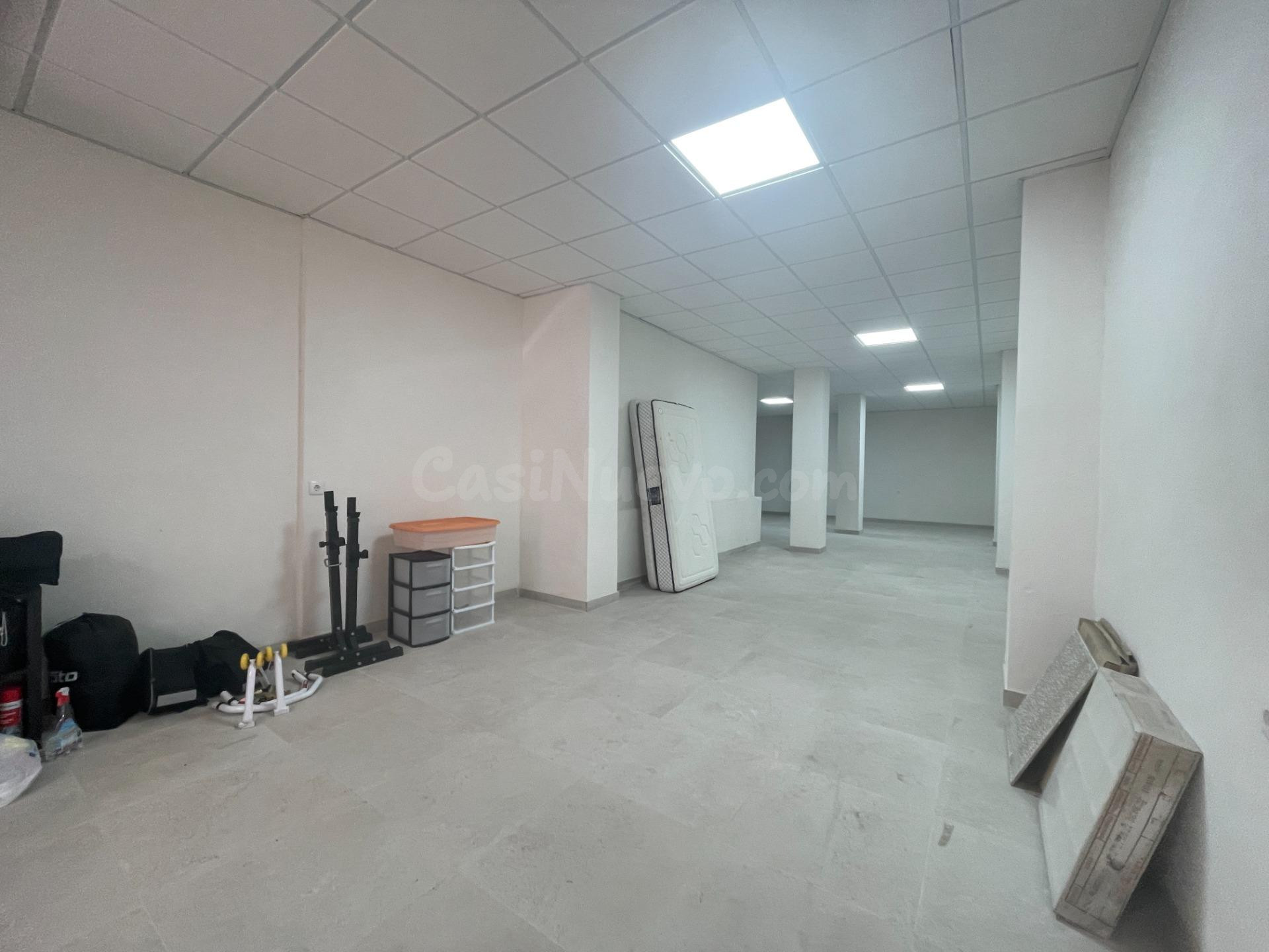 Local comercial reformado de 166 m2 en Guardamar del Segura - foto 3