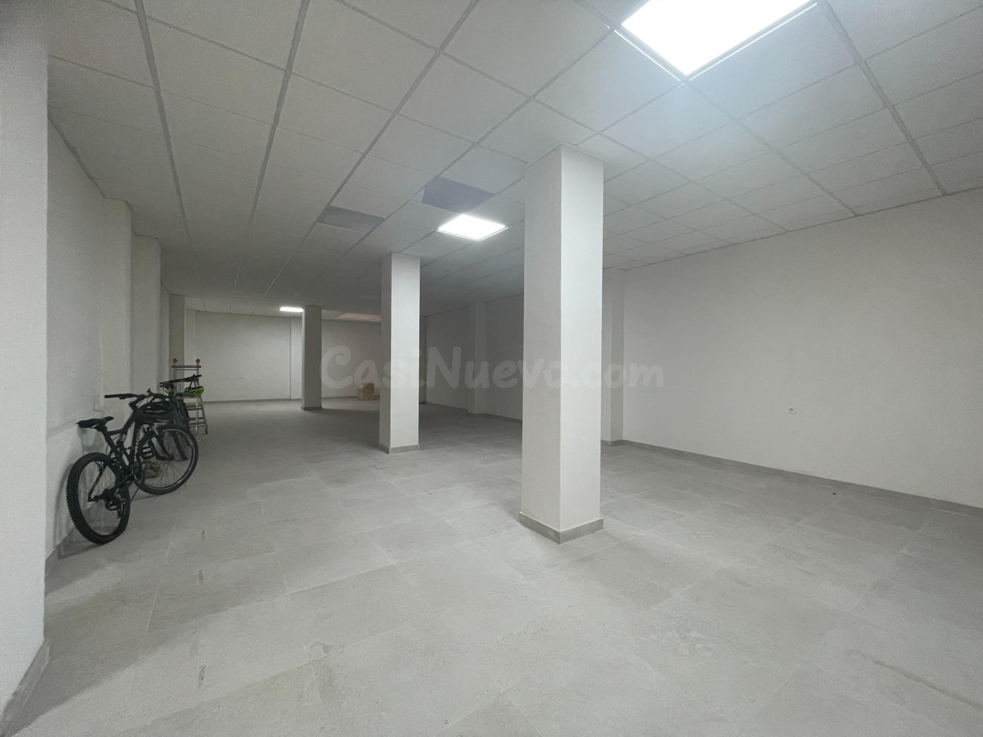 Local comercial reformado de 166 m2 en Guardamar del Segura - foto 4