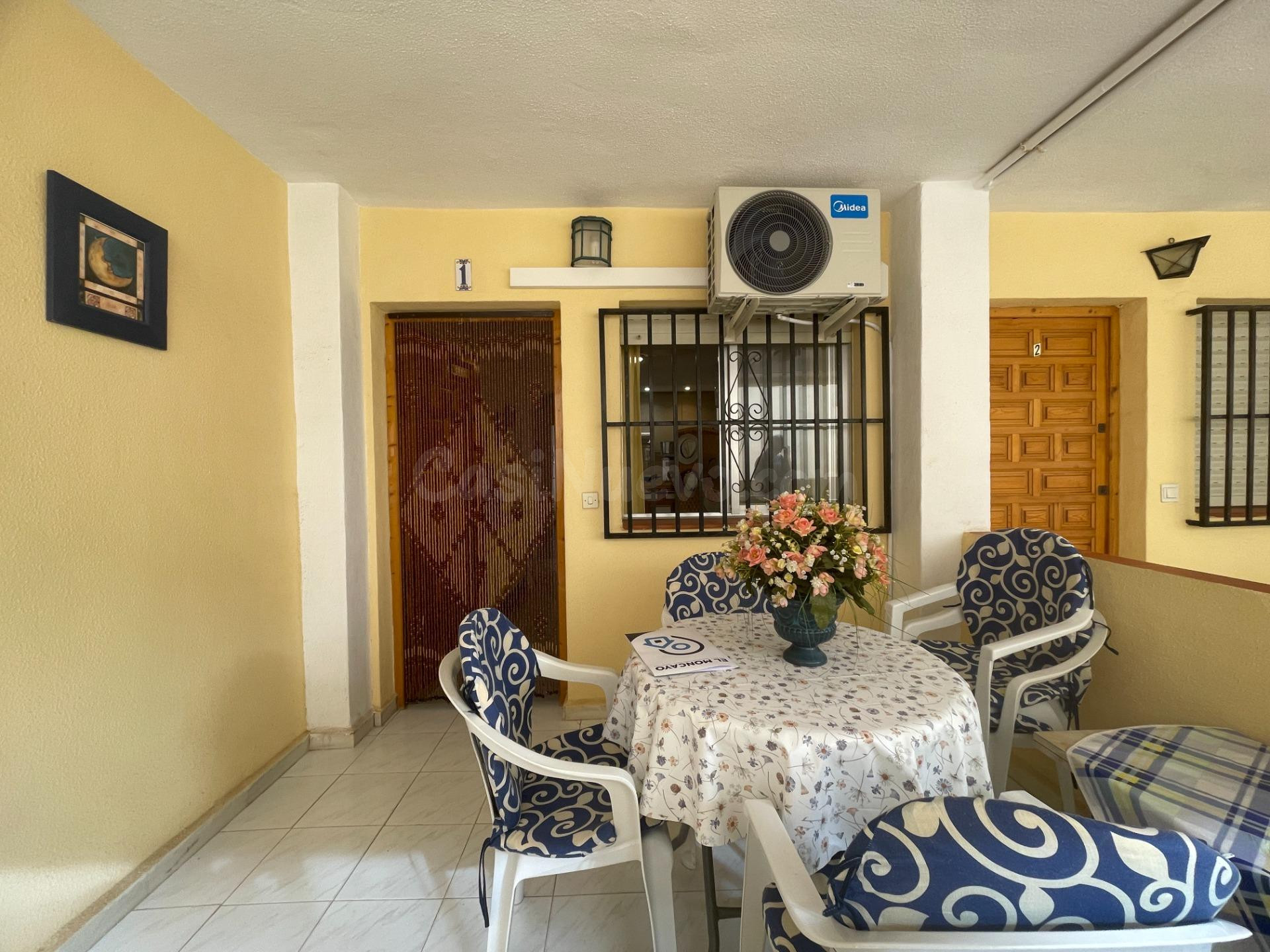 Apartamento de 1 dormitorio con terraza interior y aire acon - foto 2