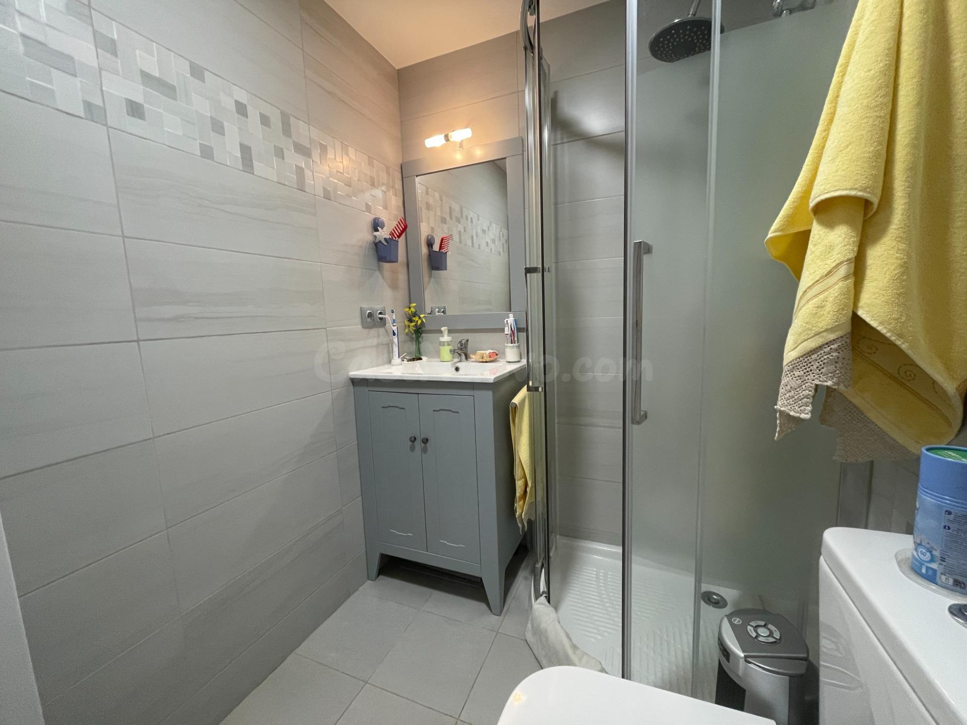 Apartamento de 1 dormitorio con terraza interior y aire acon - foto 5